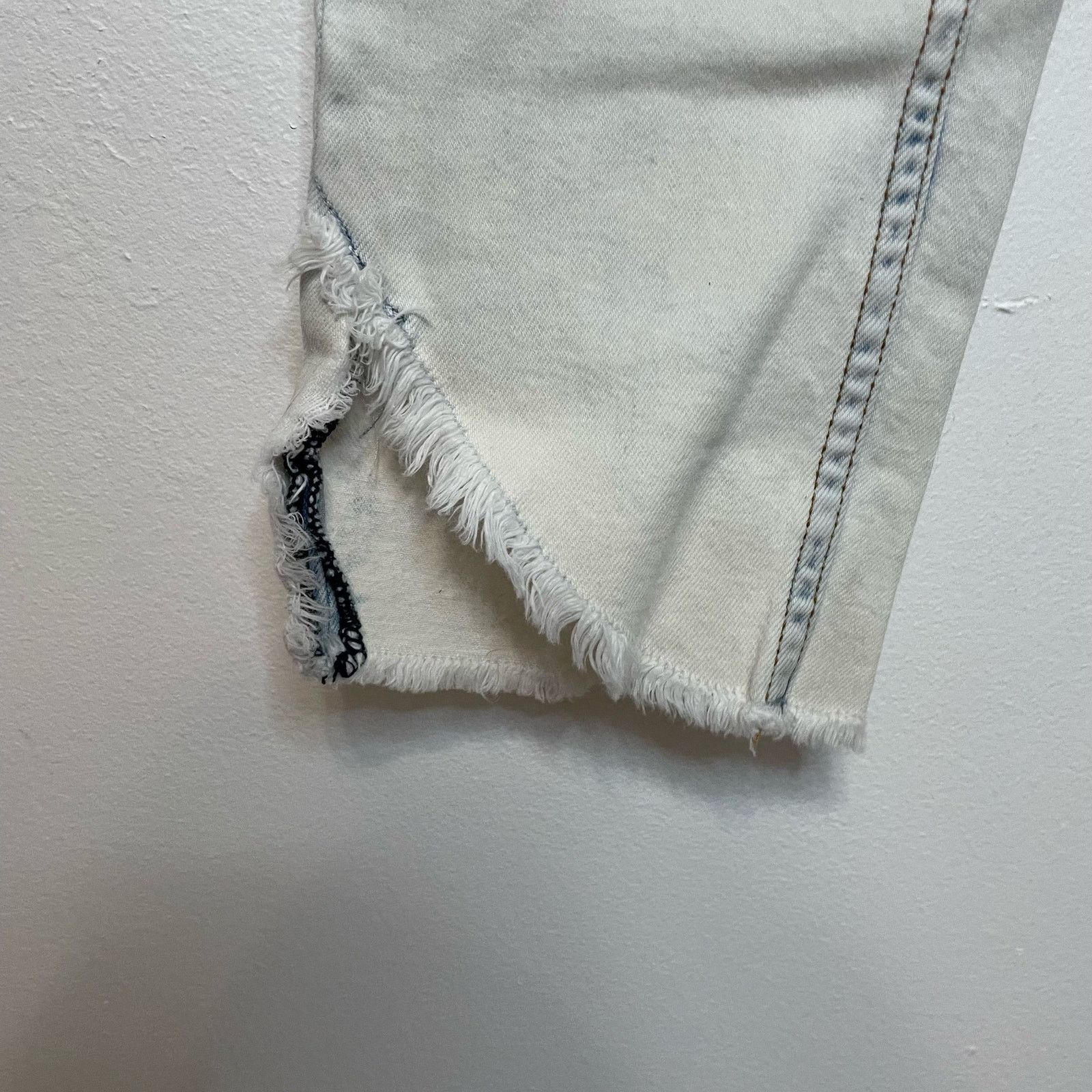 Zara Zara Denim Skinny Jeans 4 Womens Light Wash Asym Raw Hem Size 27" / US 4 / IT 40 - 2 Thumbnail