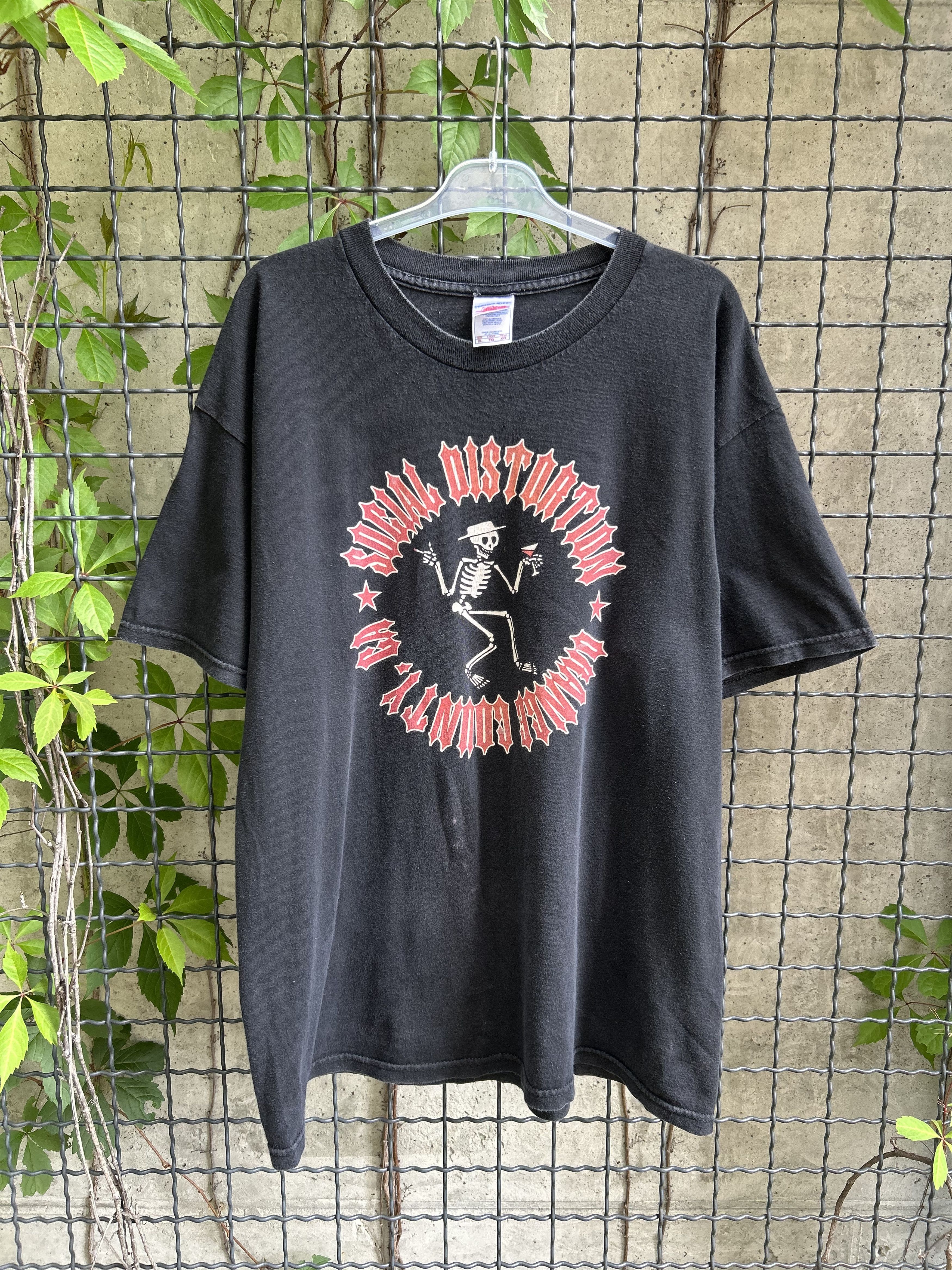 Band Tees Vintage 2000s Social Distortion Orange County Band T-Shirt Size US XL / EU 56 / 4 - 1 Thumbnail