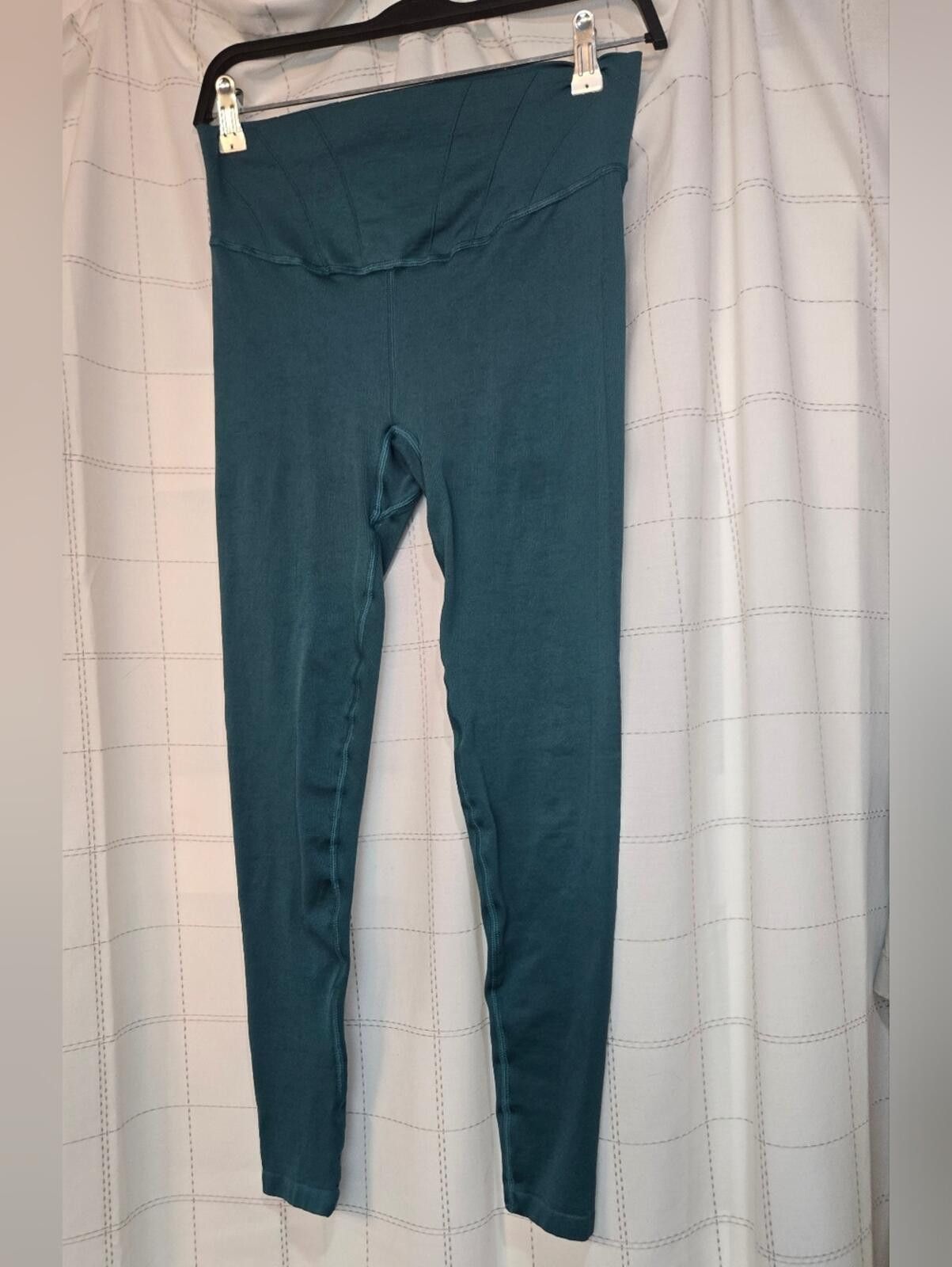 Free People Free People Movement Workout Leggings Size 28" / US 6 / IT 42 - 1 Thumbnail