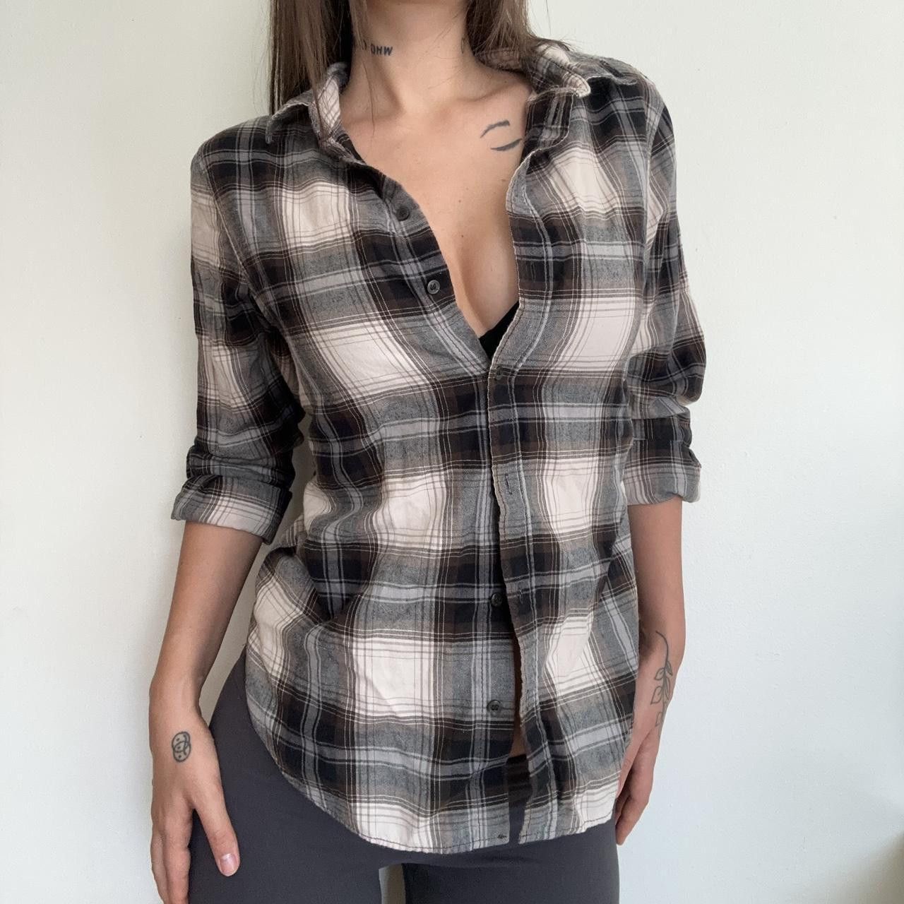 H&M Vintage H&M Plaid Button-Up shirt grey, brown white women’s Size S / US 4 / IT 40 - 1 Thumbnail