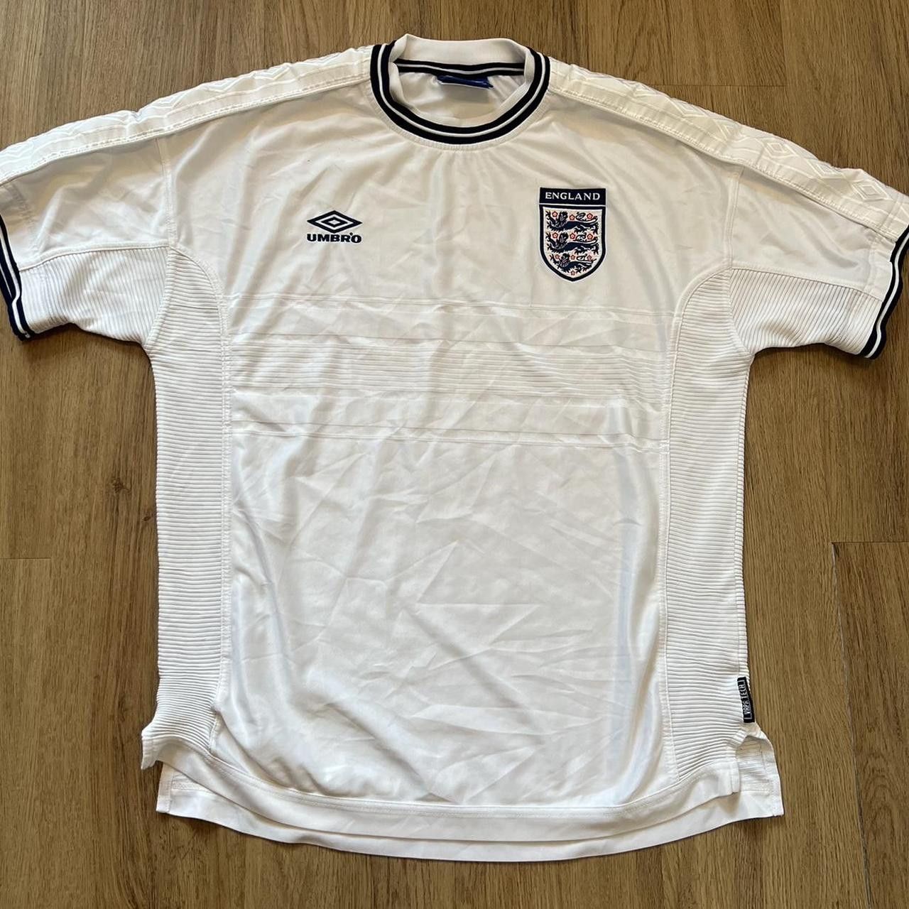 England home football shirt 1999-00- white and navy