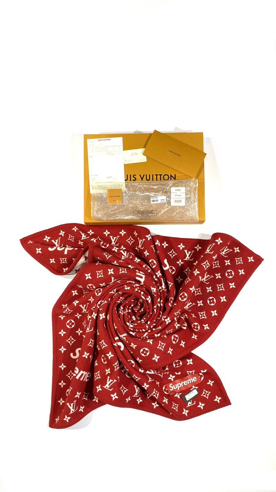 Louis Vuitton × Supreme Louis Vuitton X Supreme Blanket Red Monogram Size ONE SIZE - 1 Thumbnail