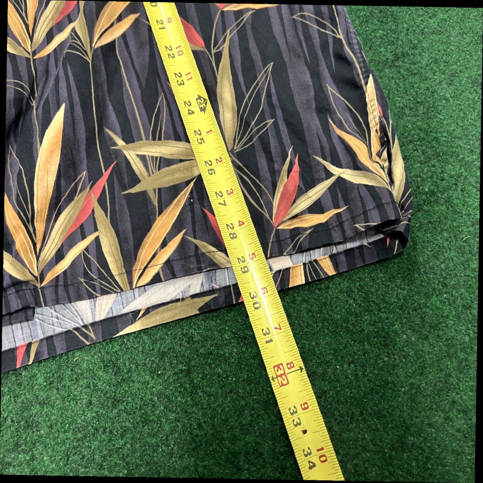 Hilo Hattie Vtg Hilo Hattie Mens Short Sleeve Button Up Hawaiian Shirt Bright Floral Sz Larg Size US L / EU 52-54 / 3 - 7 Thumbnail