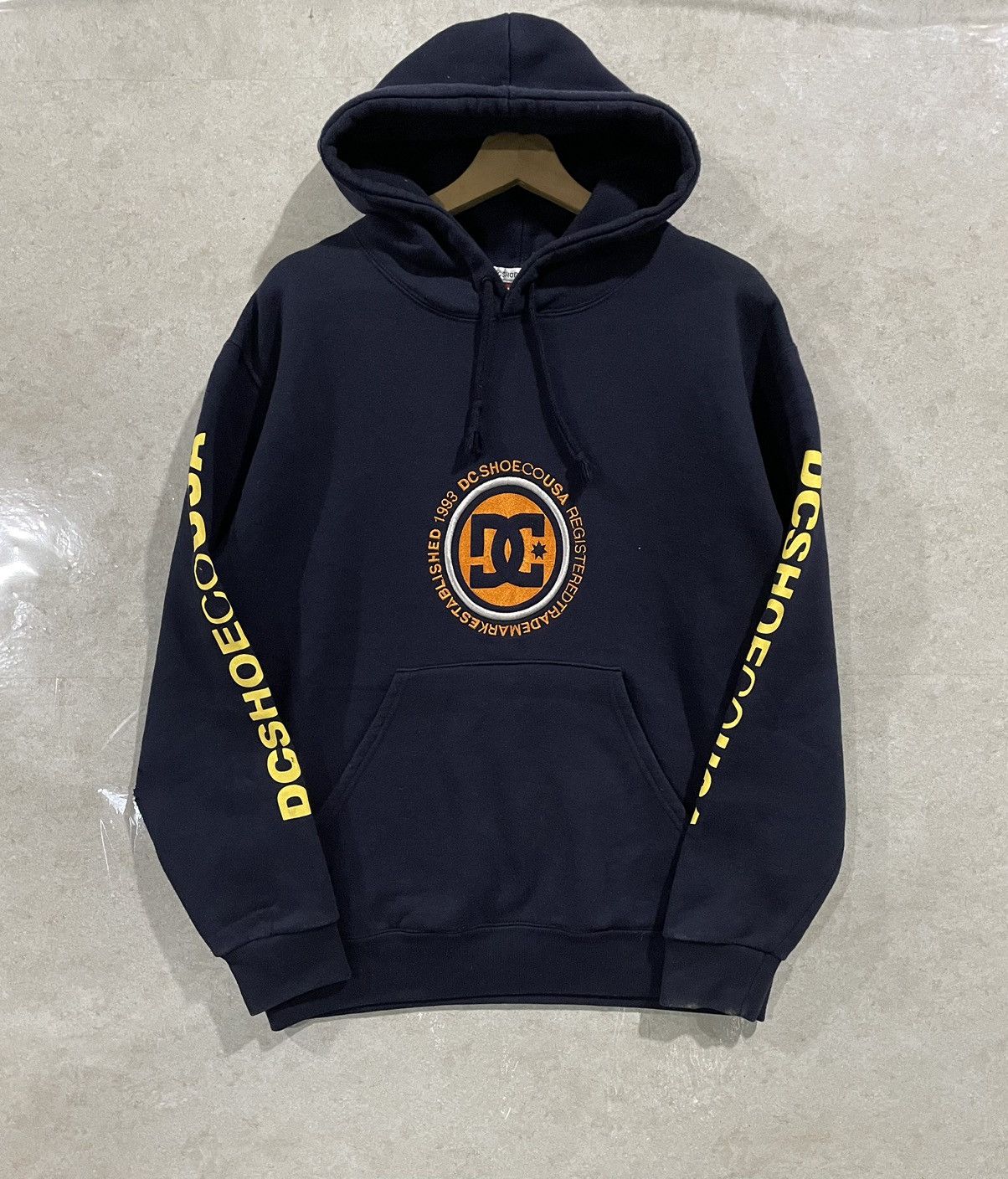 DC × Vintage Vintage DC Shoe Pullover Hoodie Size US XL / EU 56 / 4 - 3 Thumbnail