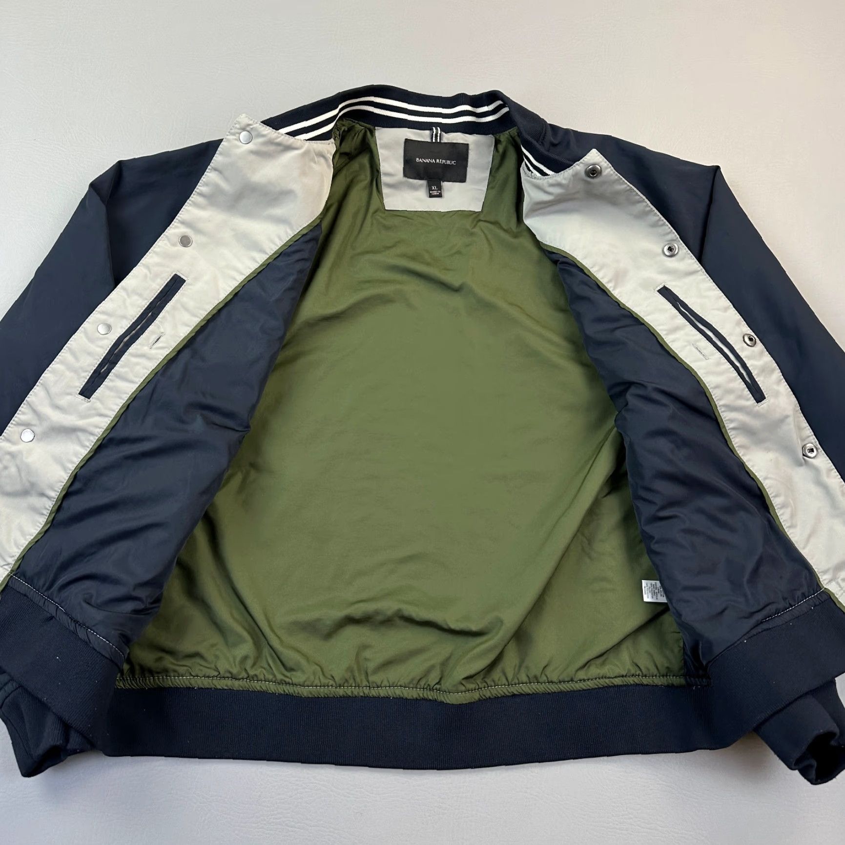 Banana Republic Banana Republic Baseball Jacket Mens XL Gray Navy Snap Front Bomber Casual Jacket Mens XL Gray Navy Snap Front Multicolor 90s Retro Punk Rock Size US XL / EU 56 / 4 - 4 Thumbnail