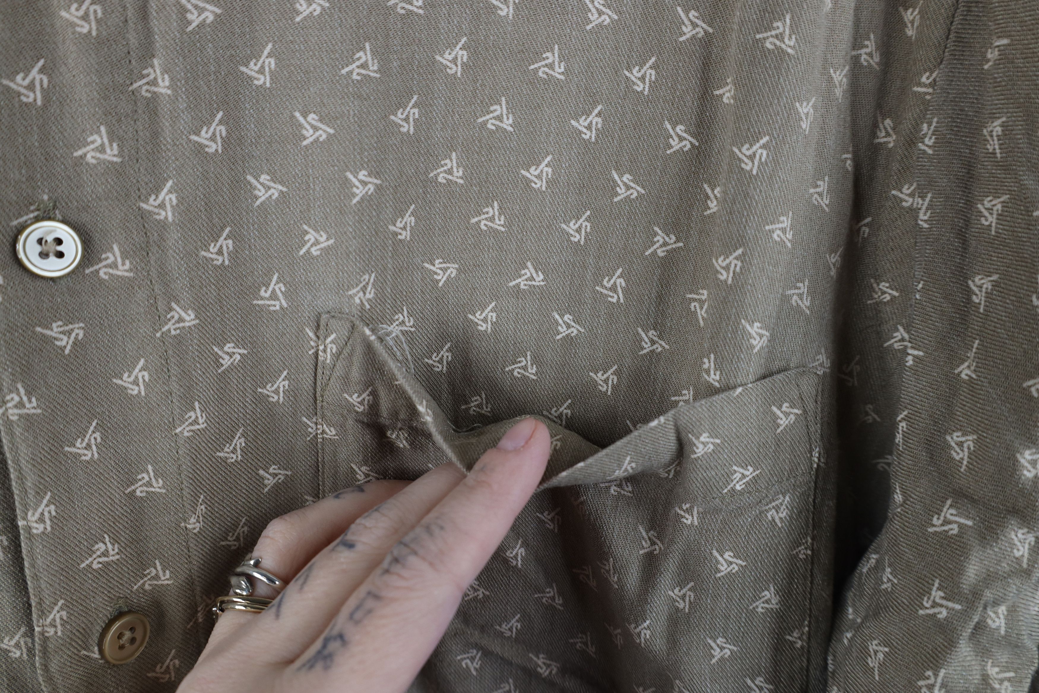 Vintage Vintage 90s Streetwear Gabardine Geometric Button Shirt Size US S / EU 44-46 / 1 - 4 Thumbnail