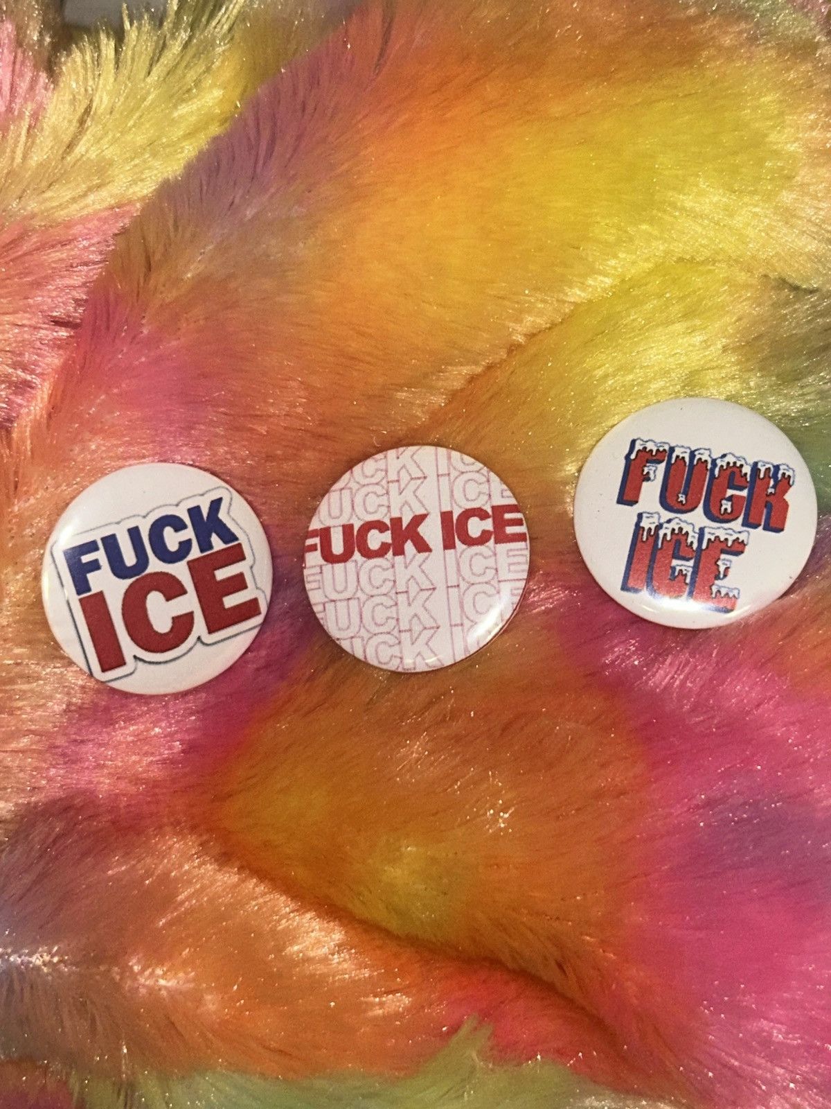 Handmade Fuck ice red and white set of 3 pins buttons Size ONE SIZE - 1 Thumbnail