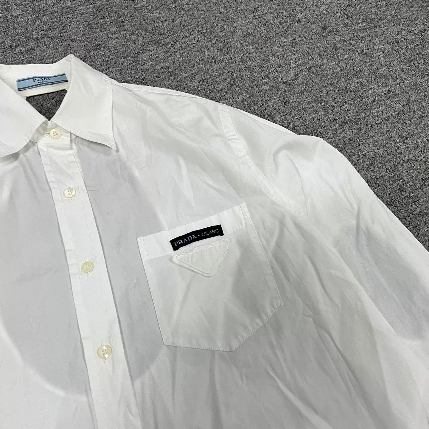 Prada Prada Runway Backless Triangle Logo White Shirt 40 M Size US M / EU 48-50 / 2 - 4 Thumbnail