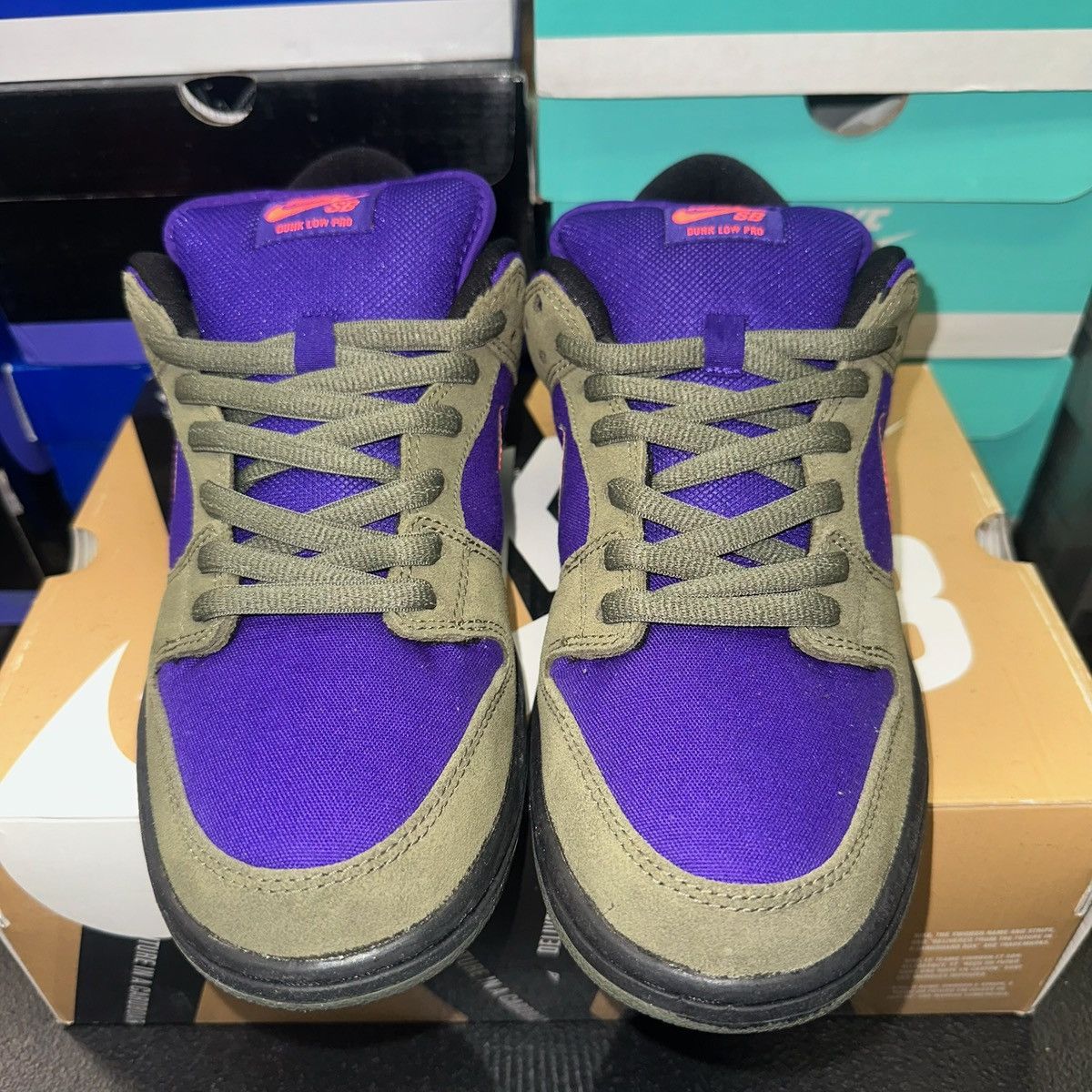 Nike Size 10.5 - Nike Dunk Pro SB Low Medium Olive Atomic Red Size US 10.5 / EU 43-44 - 4 Thumbnail