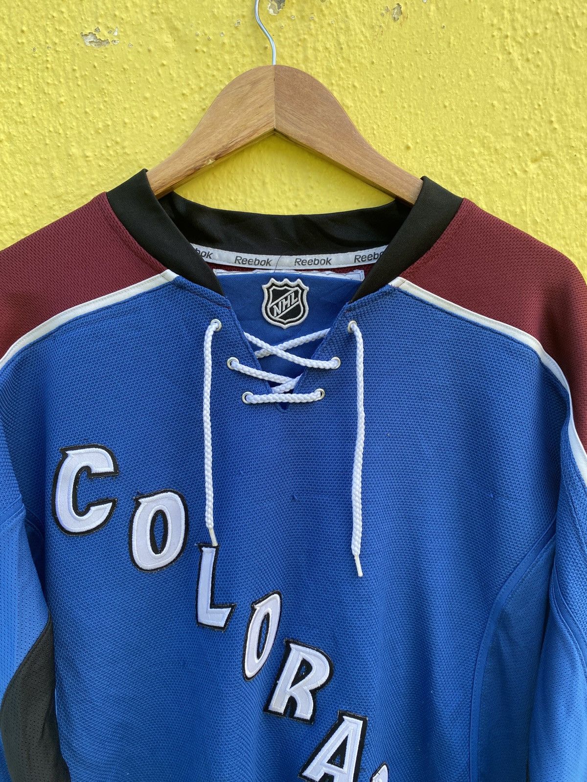 NHL × Reebok COLORADO AVALANCHE REEBOK JERSEY SIZE LARGE NHL Size US L / EU 52-54 / 3 - 8 Thumbnail