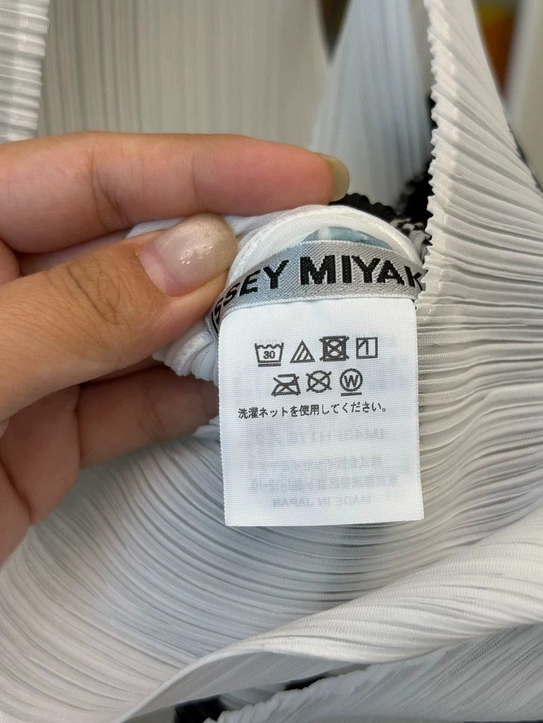 Other Issey Miyake size:2 Ink-wash white pleated dress Size XS / US 0-2 / IT 36-38 - 4 Thumbnail