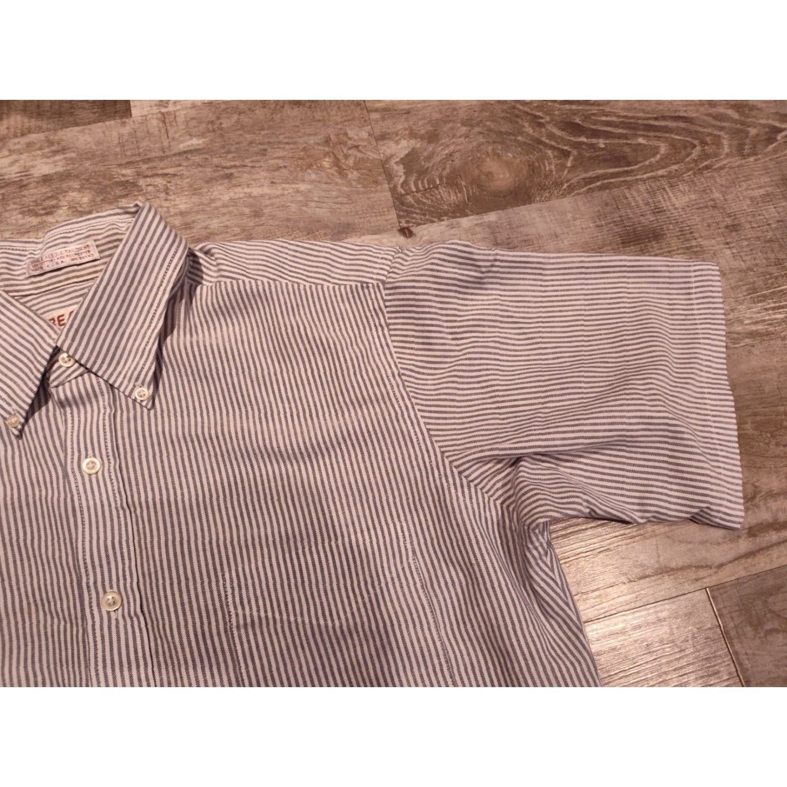 Vintage VINTAGE Bell's Striped Short Sleeve Button-Up Shirt USA Made Size 16 Men White/Gray Cotton Polyester Pocketed Buttons Size US L / EU 52-54 / 3 - 6 Thumbnail