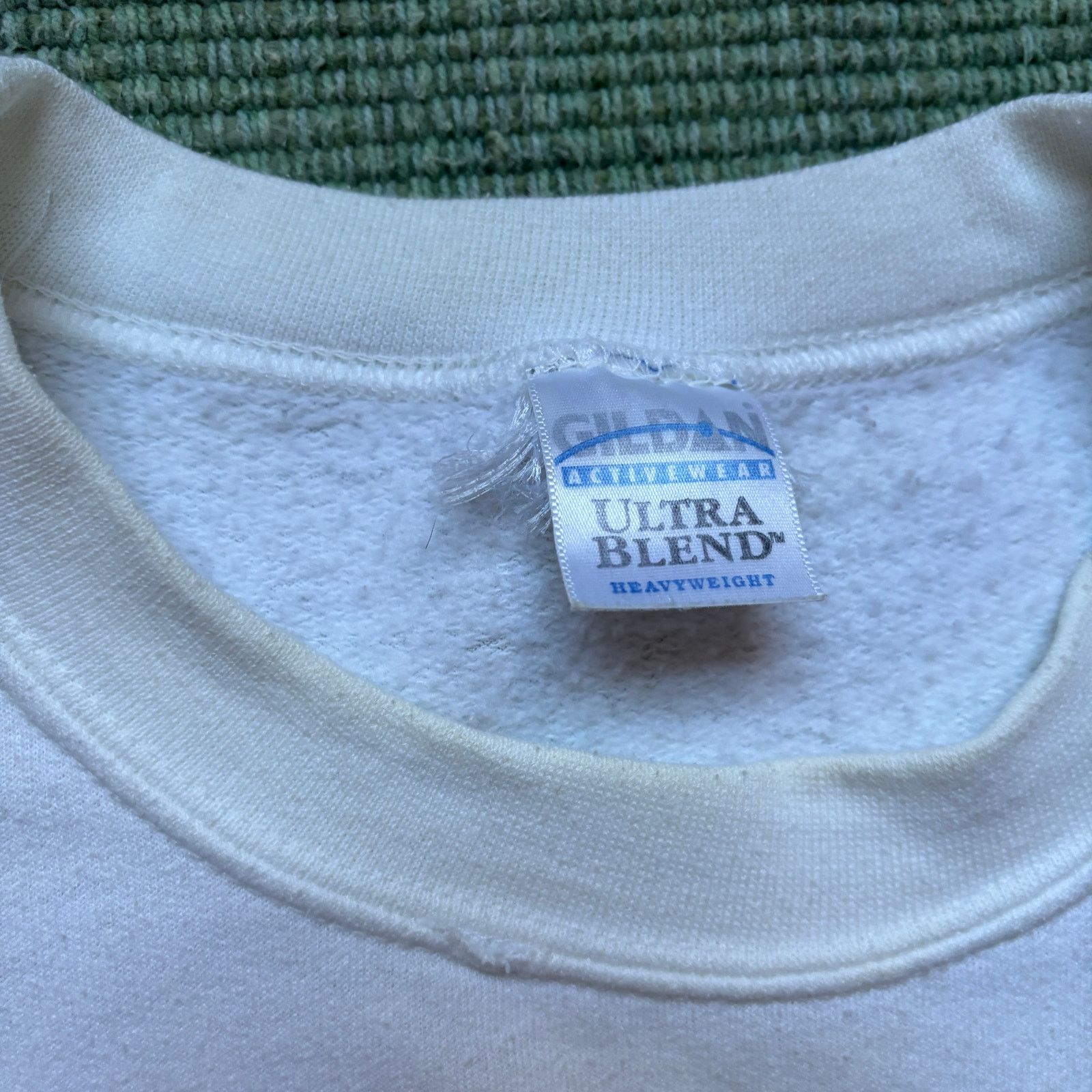 Gildan Vintage sew many quilts sweatshit distressed size xl Size US XL / EU 56 / 4 - 3 Thumbnail