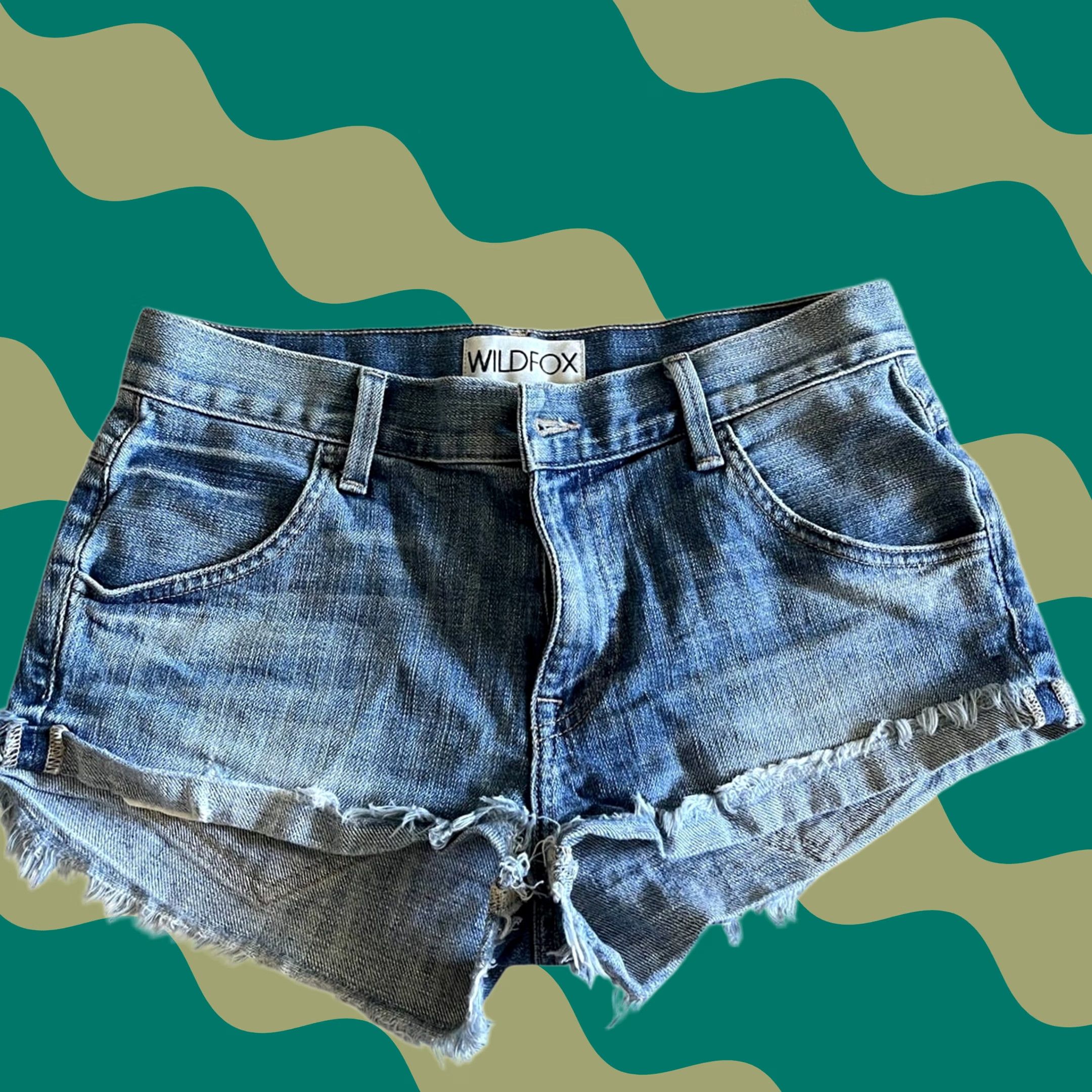 Fox Racing VINTAGE Wildfox Light Wash Cutoff Fray Shorts 24 Waist Women's Shorts 24 Blue Size 42" / US 20 - 1 Thumbnail
