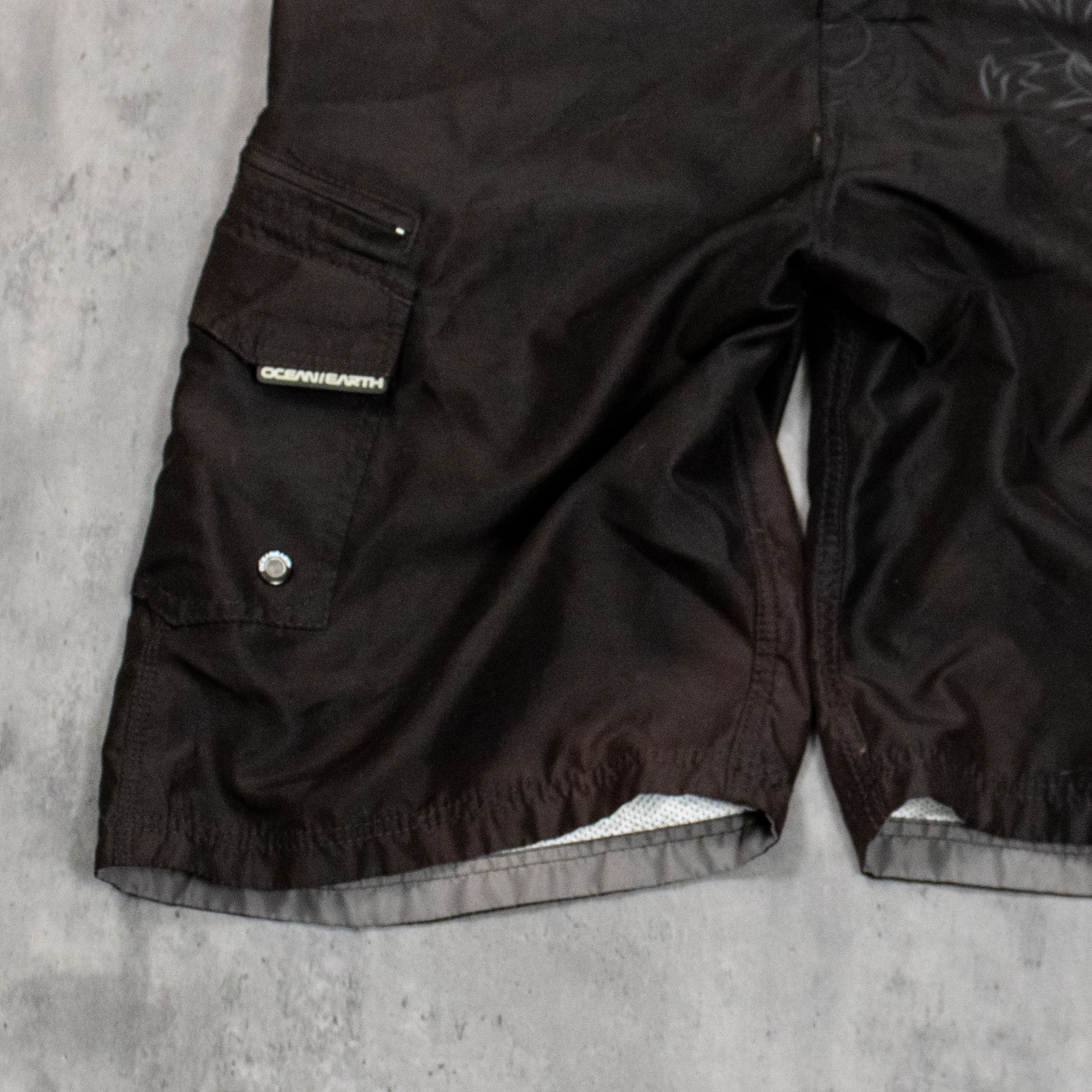 Japanese Brand Y2K 00's Tribal Baggy Long Inseam Cargo Water Swim Short's Size US 34 / EU 50 - 4 Thumbnail
