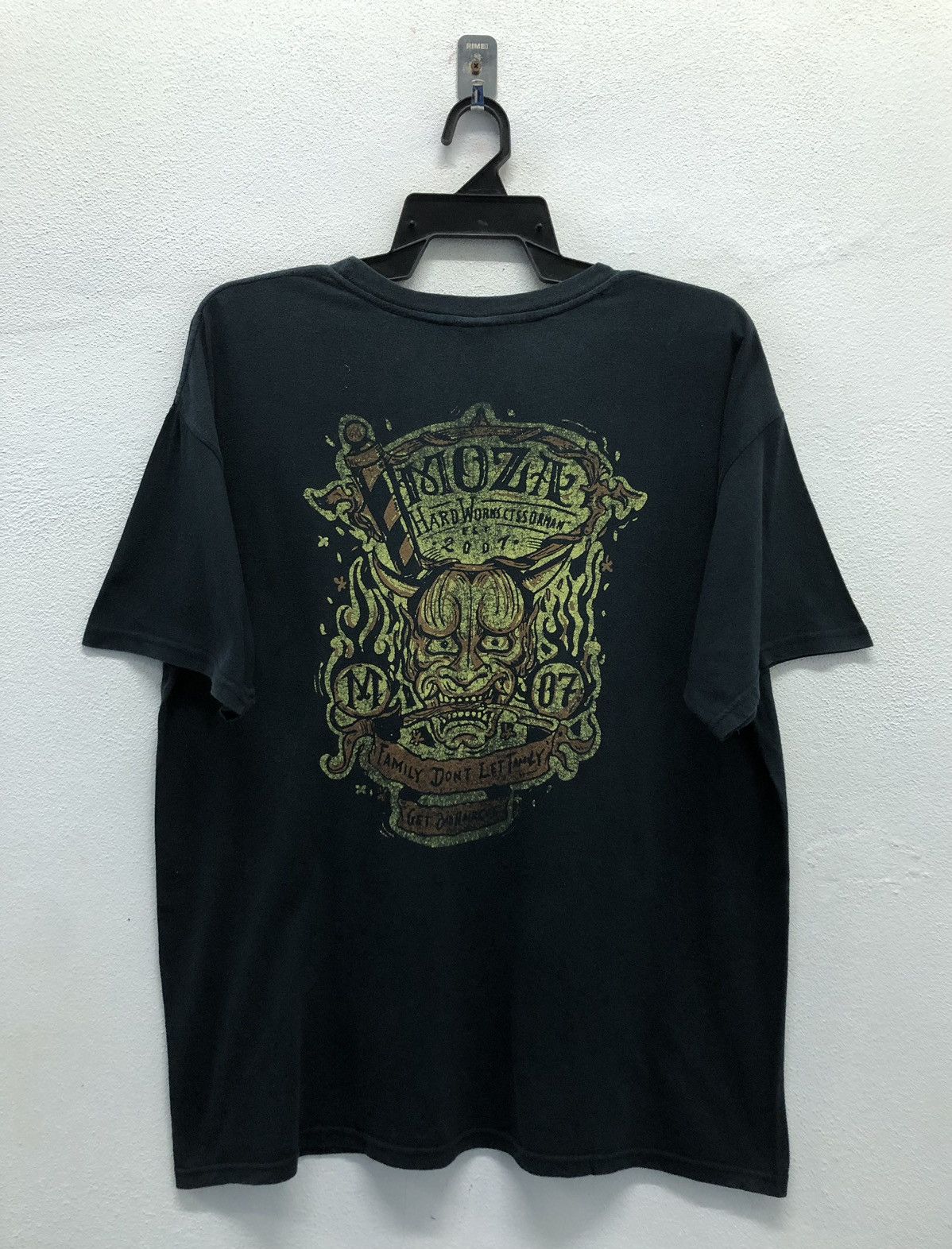 Vintage Vintage Moza Hardworks Cissorman 2007 T-Shirt Size US XL / EU 56 / 4 - 1 Thumbnail