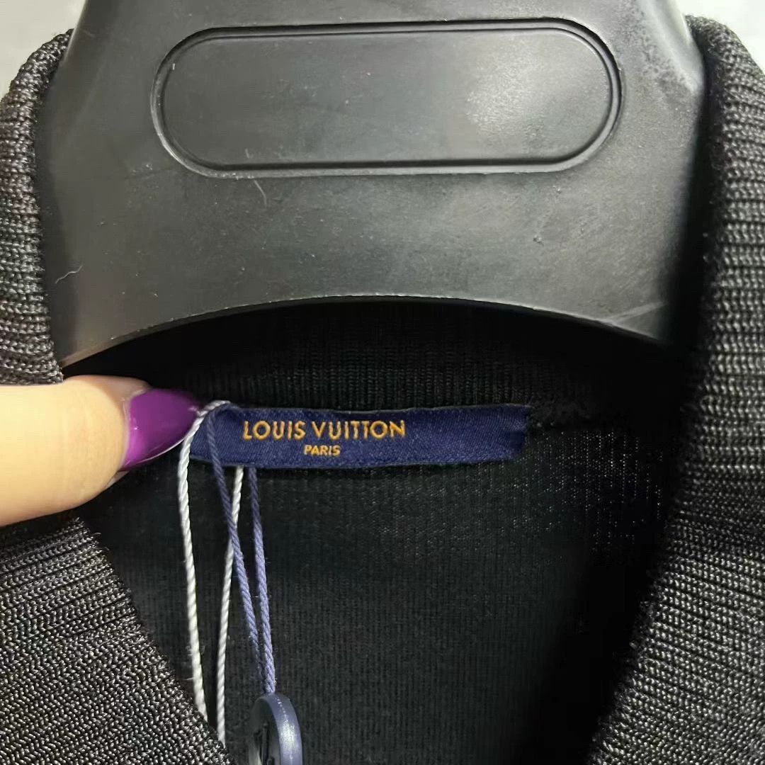 Louis Vuitton louis vuitton black logo sports jacket size M Size US M / EU 48-50 / 2 - 4 Thumbnail