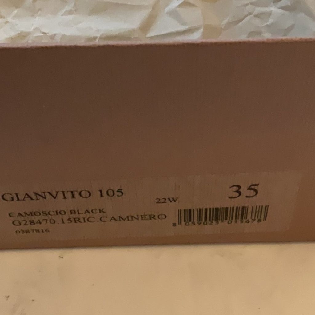 Gianvito Rossi Gianvito Rossi Suede Gianvito Pumps in Black, EU Size: 35 Size US 5 / IT 35 - 6 Thumbnail