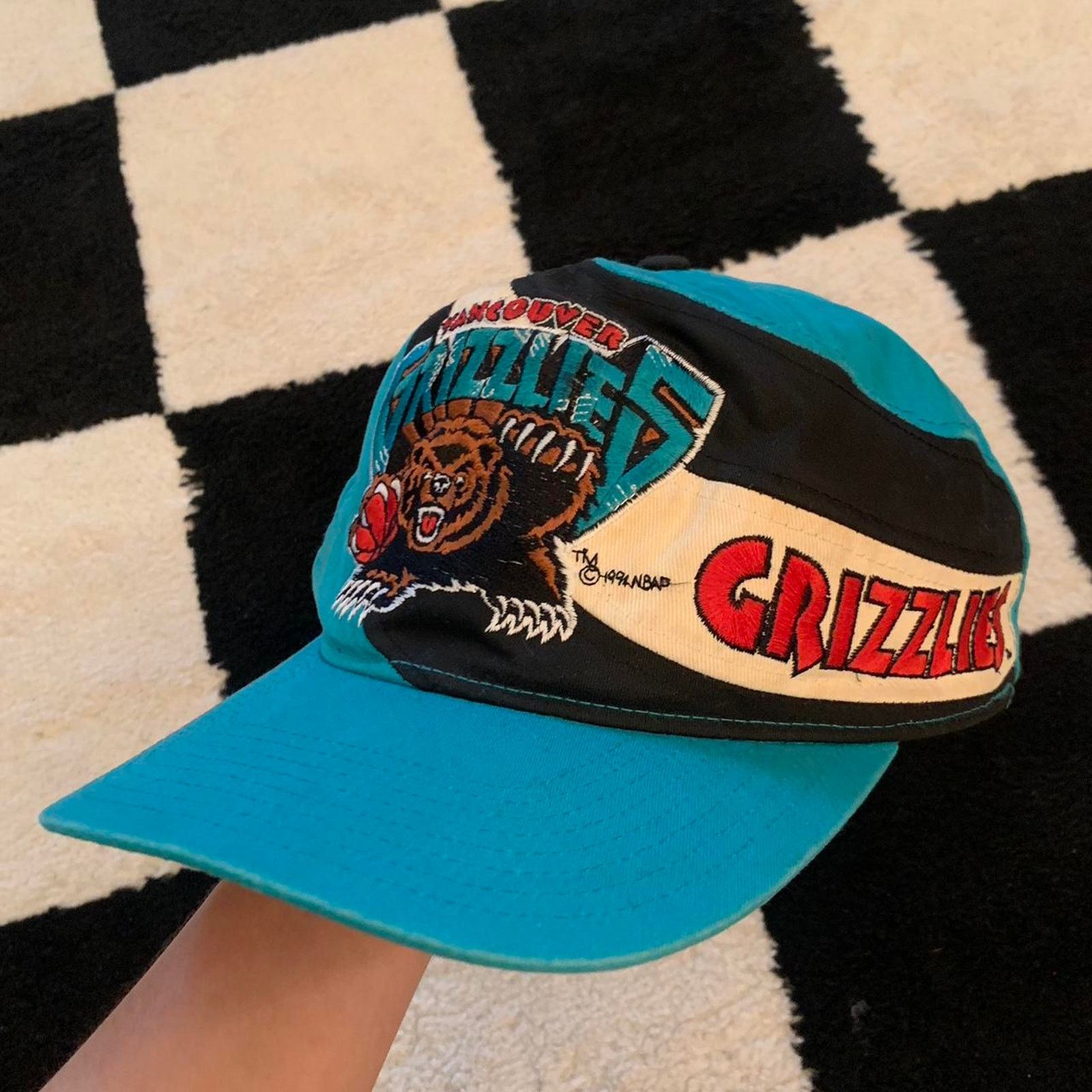 Logo Athletic × NBA × Vintage Vintage Vancouver Grizzlies Logo 