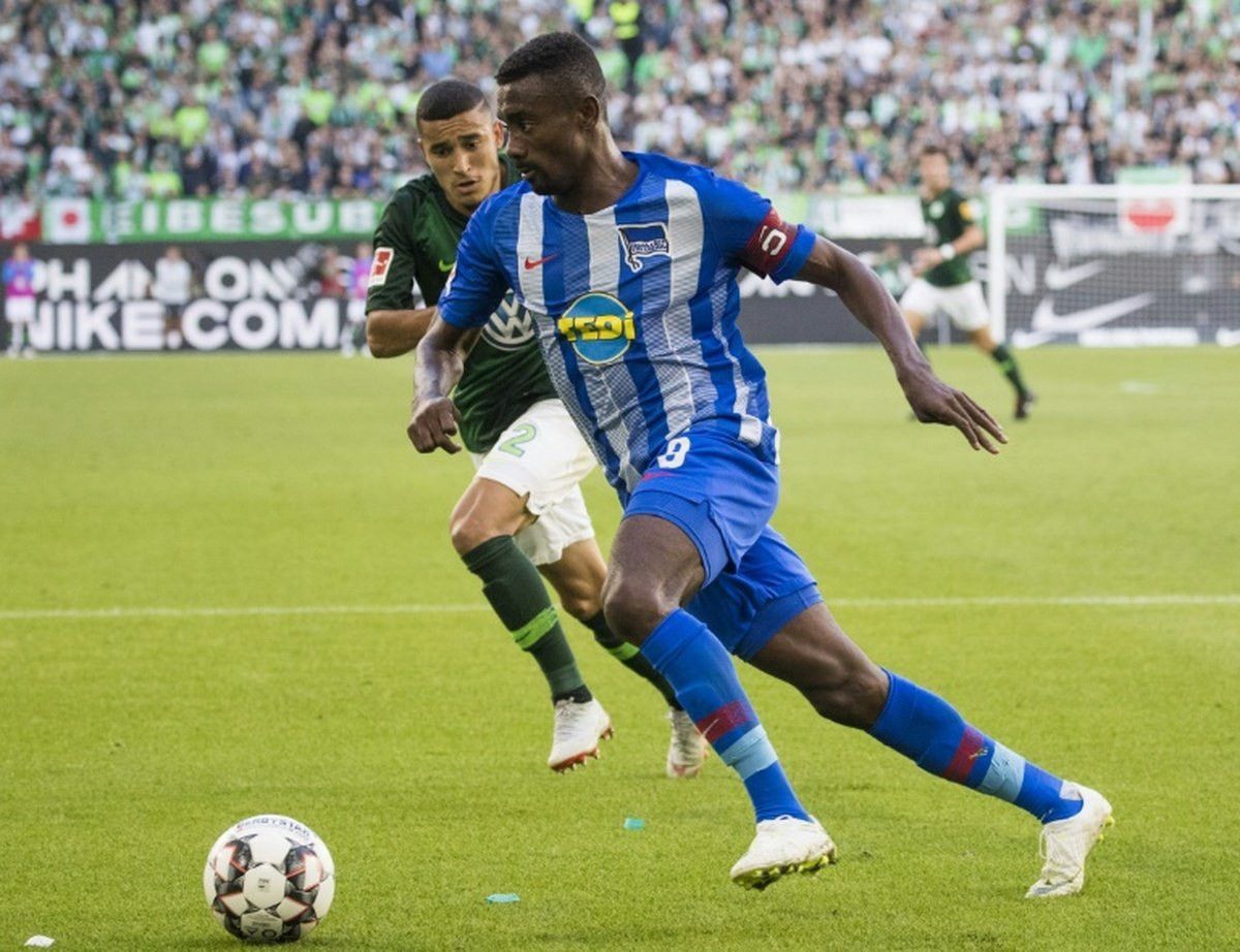 Nike HERTHA BSC NIKE 2017/2019 FOOTBALL HOME JERSEY #8 KALOU Size US M / EU 48-50 / 2 - 15 Thumbnail