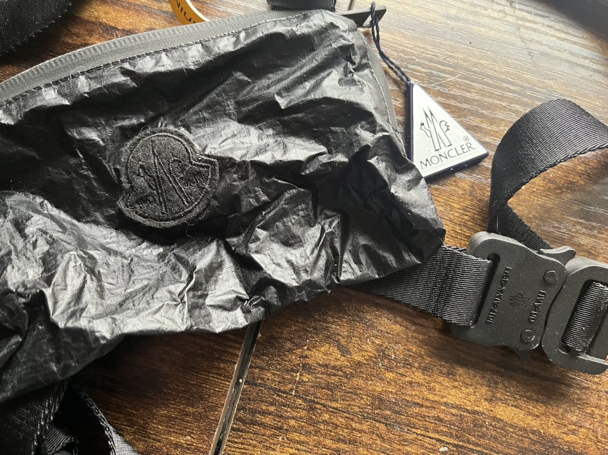 1017 ALYX 9SM × Moncler Genius Black Hand Warmer Vest Pouch Size ONE SIZE - 3 Thumbnail