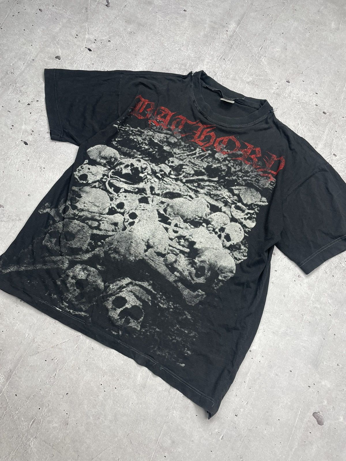 Vintage Vintage 90’s Bathory Requiem Amazing faded t-shirt Size US XL / EU 56 / 4 - 6 Thumbnail