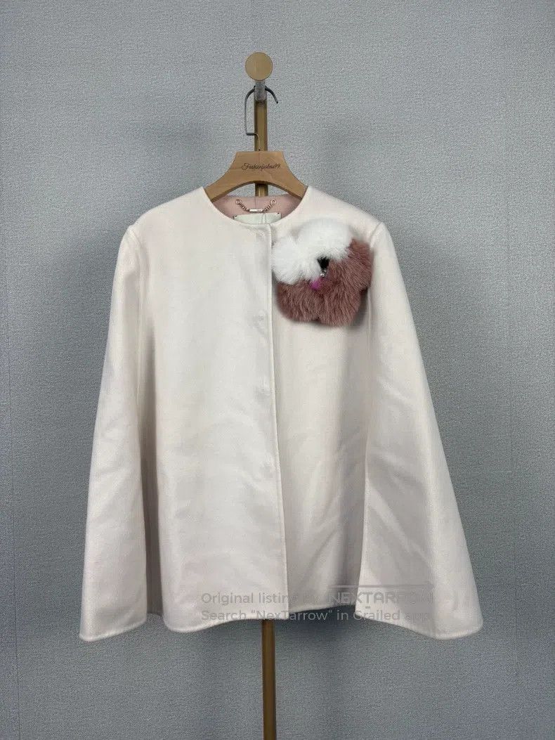 Fendi Fendi Three-dimensional mink flower cloak Size XS / US 0-2 / IT 36-38 - 1 Thumbnail
