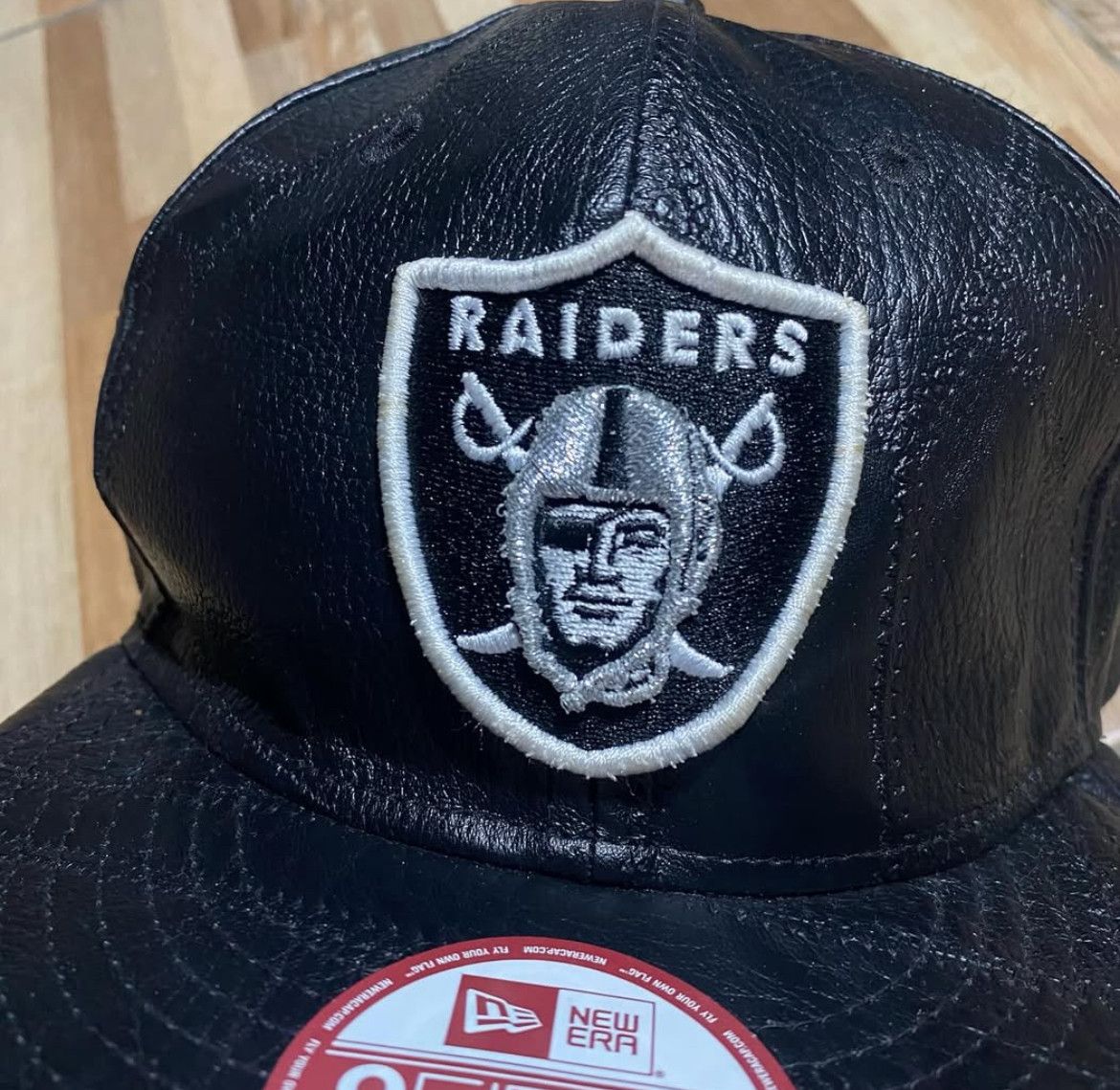 New Era 2000s Raiders x NFL New Era Leather Snapback Hat Size ONE SIZE - 3 Thumbnail