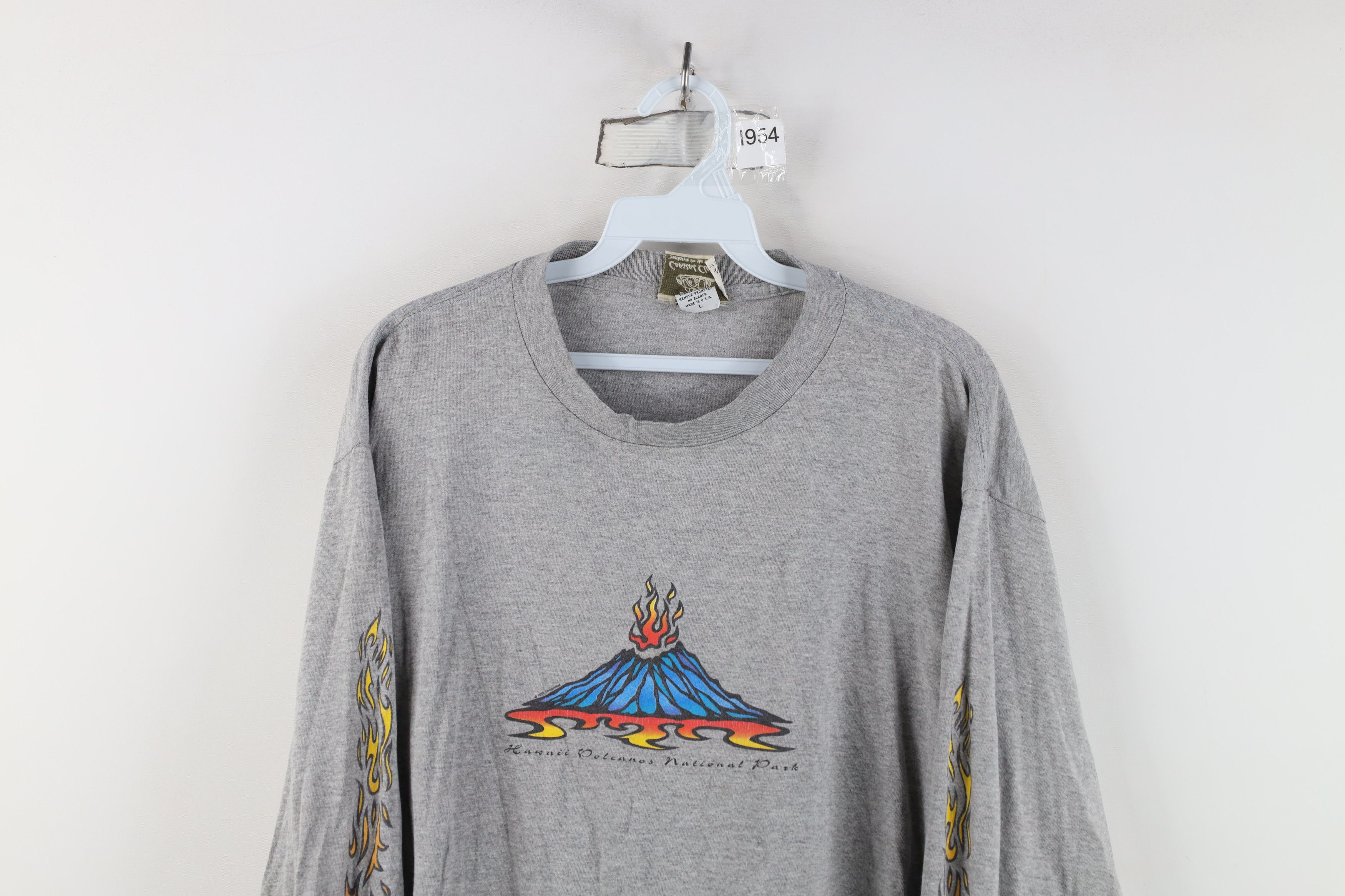 Vintage Vintage 90s Streetwear Flames Hawaii Volcanos T-Shirt USA Size US L / EU 52-54 / 3 - 2 Thumbnail
