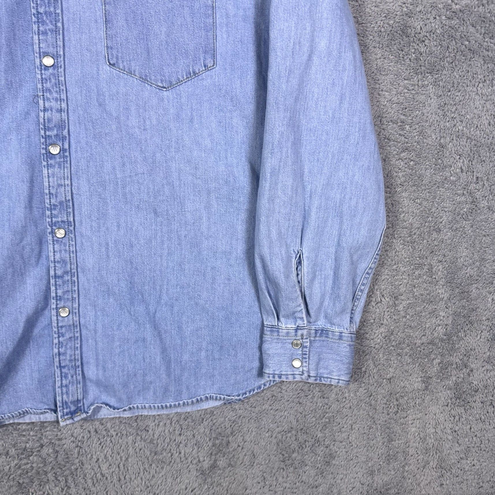 Levi's VINTAGE Levi's Denim Pearl Snap Shirt Men XL Lightwash Western 90s Grunge Cowboy Western Mens XL Blue Denim Pearl Snap Shirt Size US XL / EU 56 / 4 - 2 Thumbnail