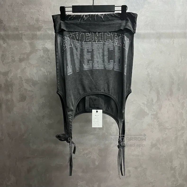 Givenchy Givenchy Grey Logo Printed Inverted Effect Short Skirt Size XXS / US 00 / IT 34 - 1 Thumbnail