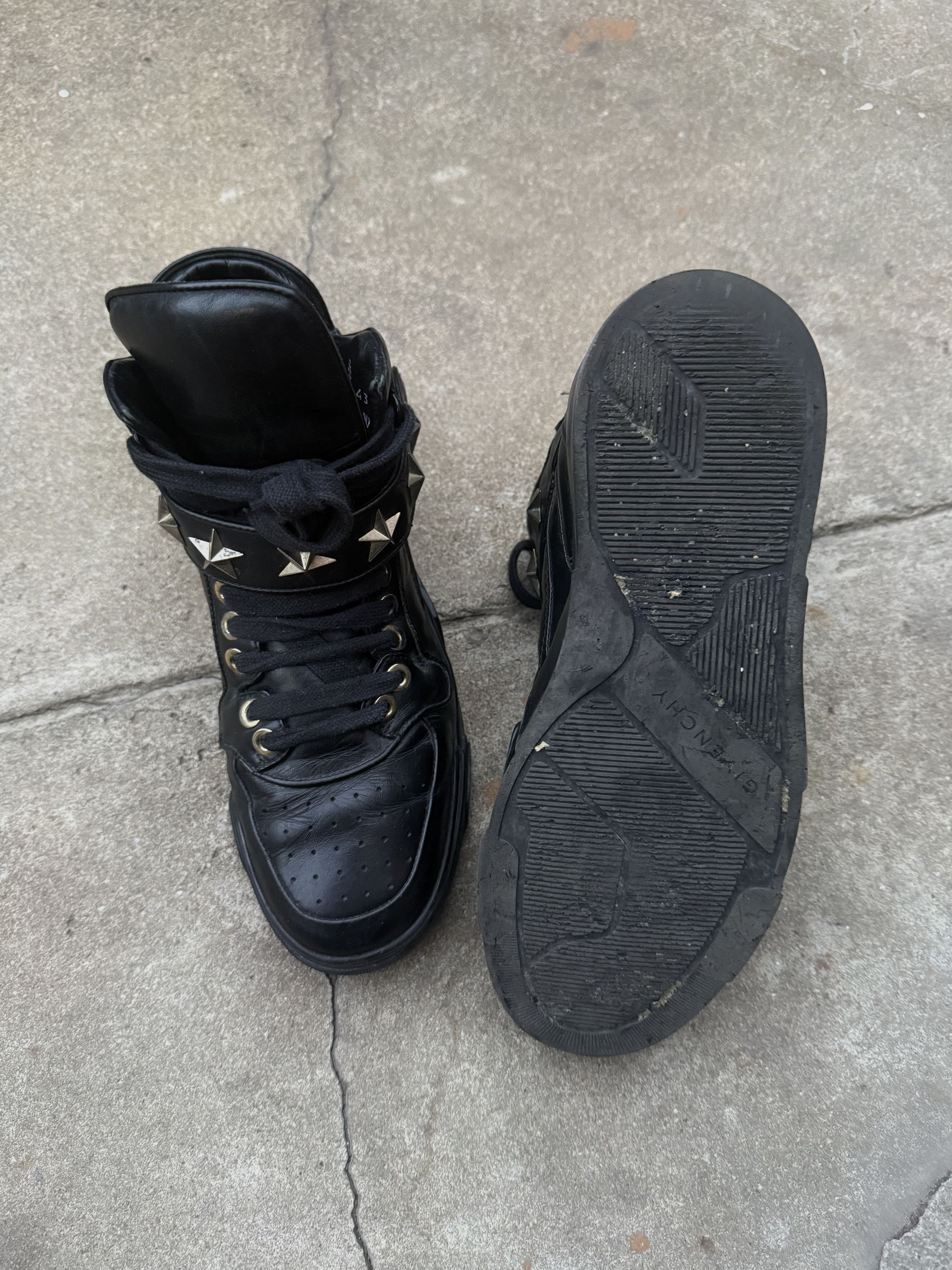 Givenchy Givenchy Triple Black Star Studded Tyson Sneakers Size US 10 / EU 43 - 7 Thumbnail