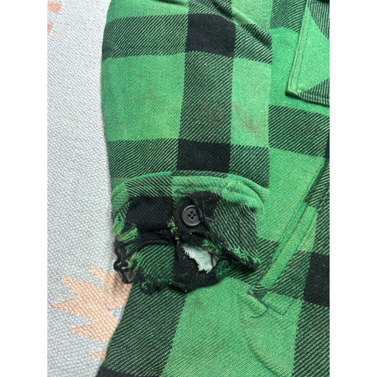 Vintage VINTAGE LL Bean Wool Cruiser Jacket Green Buffalo Plaid Distressed Cape Lg Mens 80s Hunting Jacket Size US L / EU 52-54 / 3 - 4 Thumbnail
