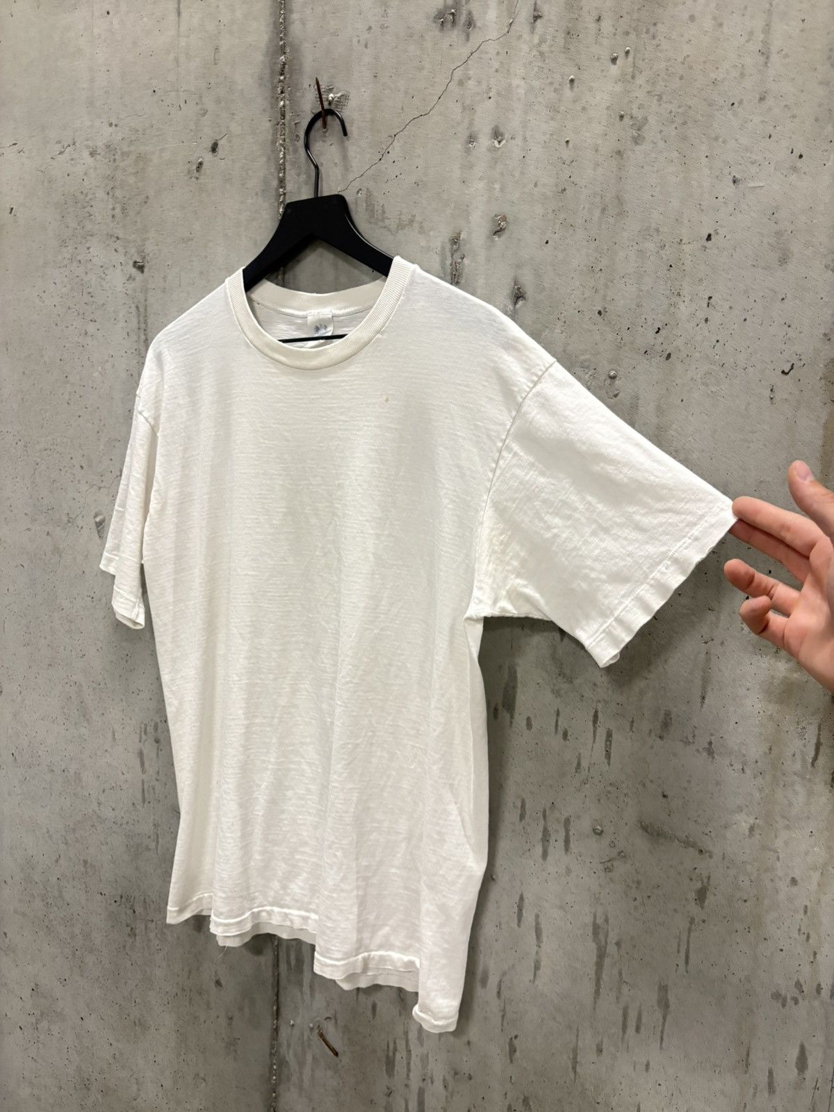 Vintage Vintage Blank Shirt Thrashed Faded Distressed Grunge Band Size US L / EU 52-54 / 3 - 3 Thumbnail