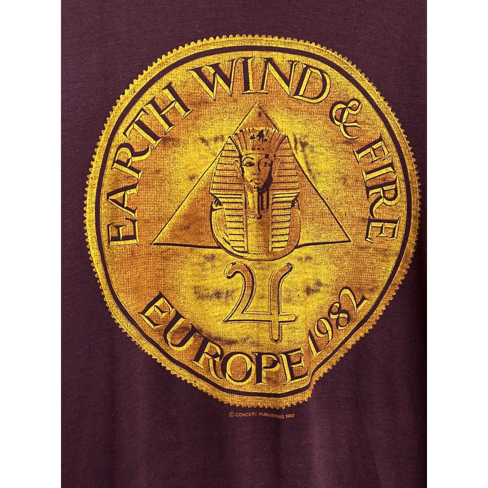 Band Tees 80s Vintage Earth Wind & Fire 1982 Europe Tour Rare T-Shirt Size US S / EU 44-46 / 1 - 2 Thumbnail