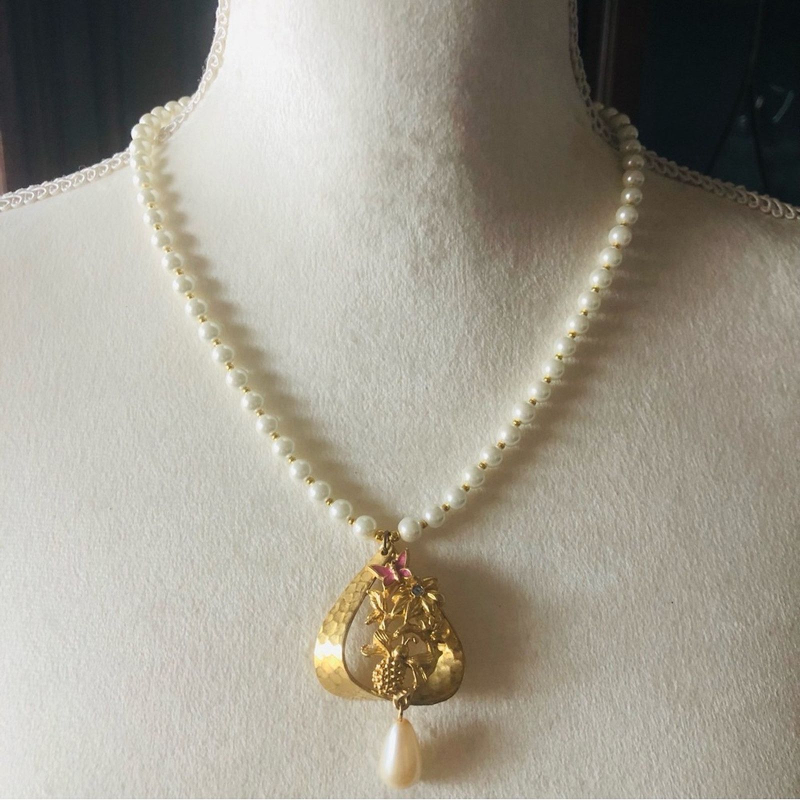 Handmade Handcrafted repurpose hammered gold floral Pearl necklace Size ONE SIZE - 4 Thumbnail