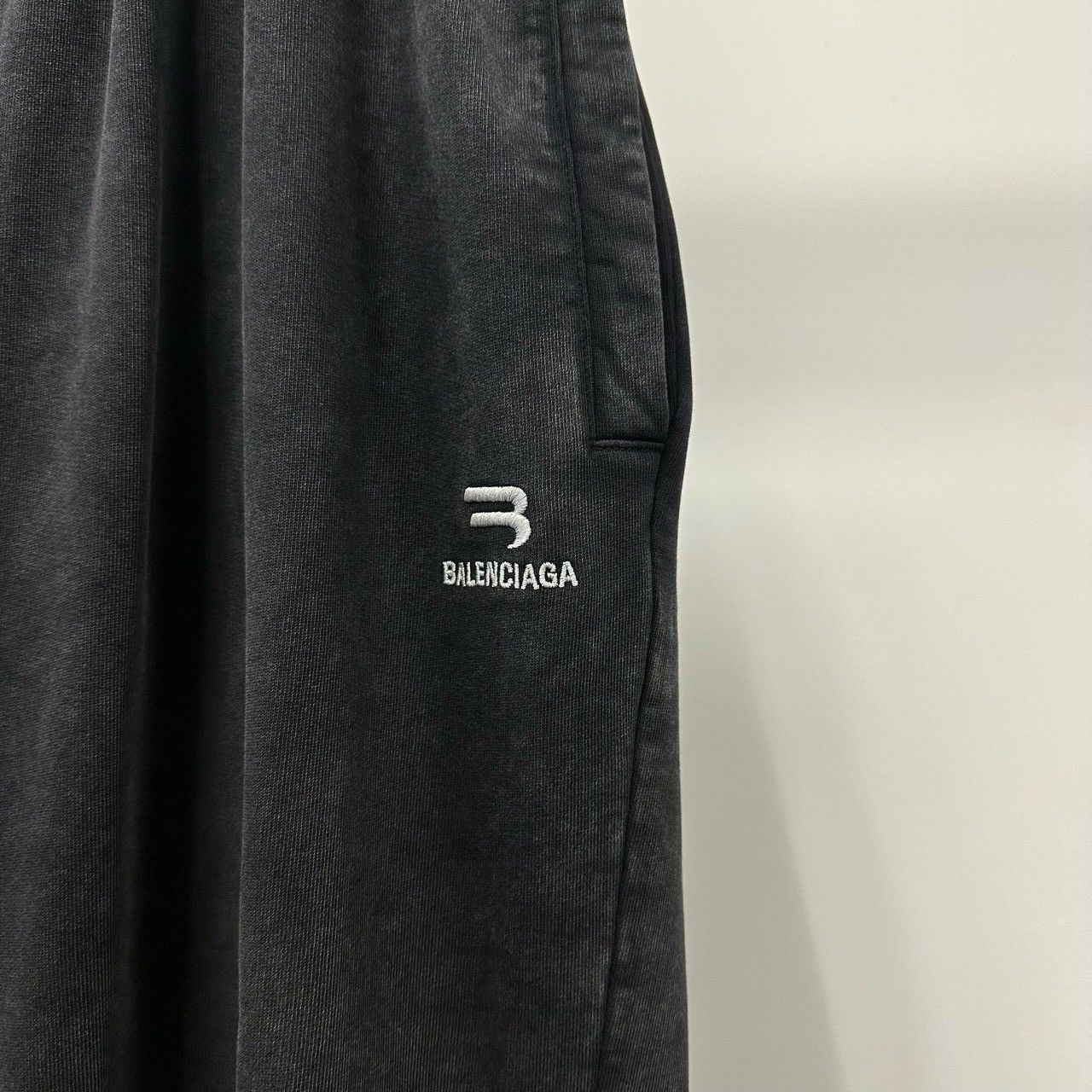 Balenciaga Balenciaga FW21 Sporty B Washed Black Pant Size US 32 / EU 48 - 4 Thumbnail
