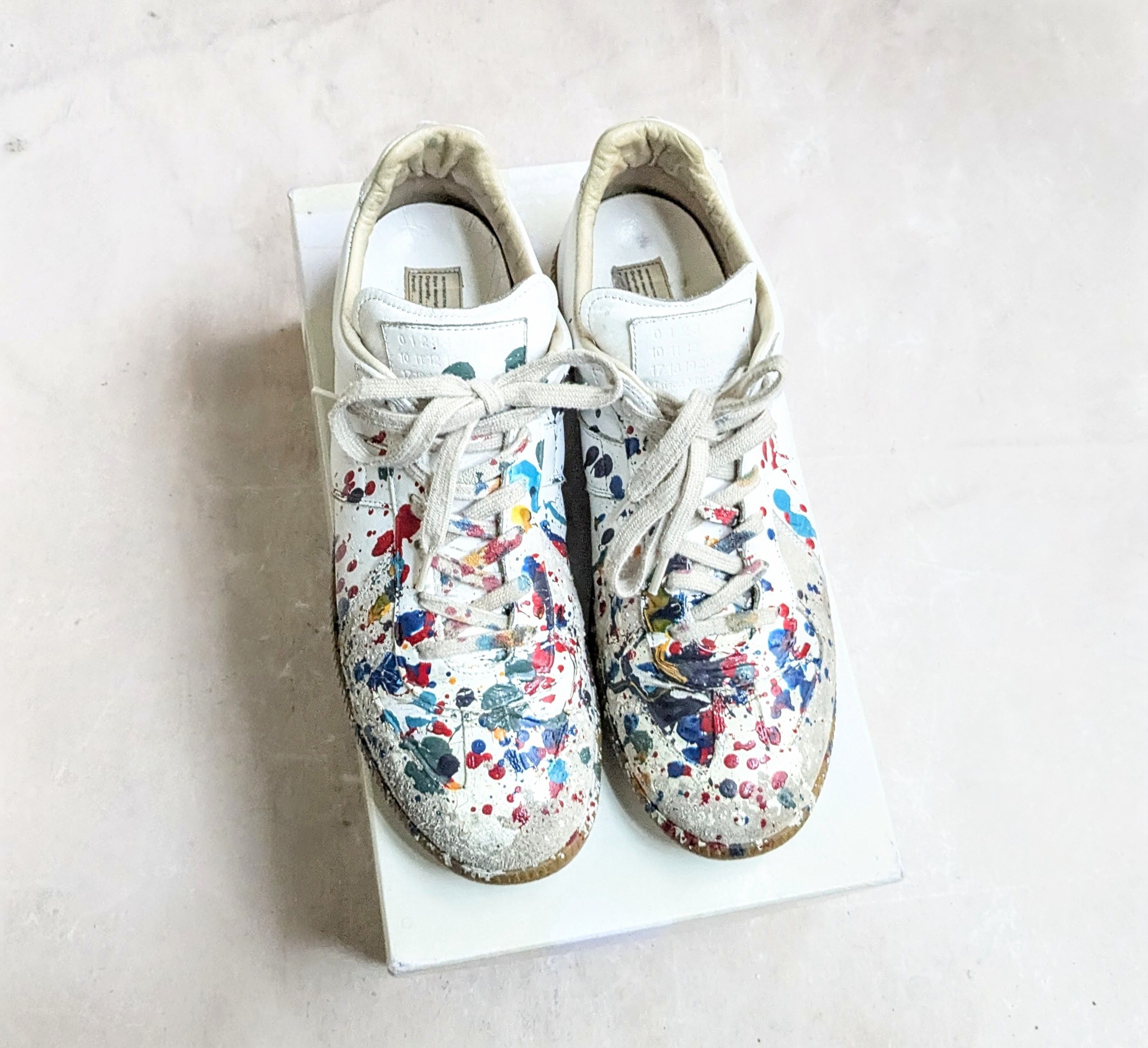 Maison Margiela Maison Margiela GAT Replica White Paint Splatter 9 42 Low Size US 9 / EU 42 - 1 Thumbnail