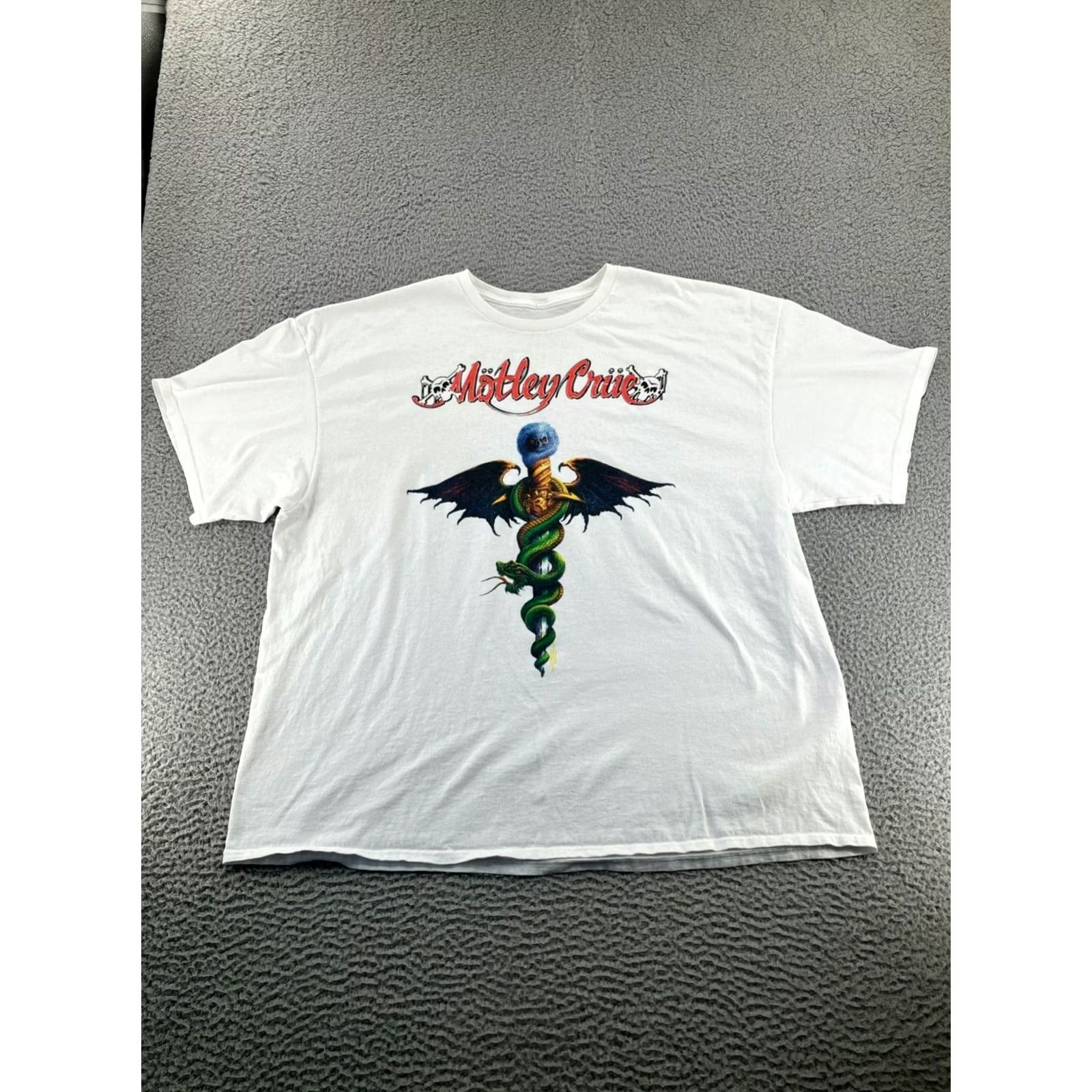 Vintage VINTAGE Motley Crue Shirt Mens 2XL White Band Tee Snake Skull Wings T-Shirt Rock Motorhead? Size US XXL / EU 58 / 5 - 2 Thumbnail
