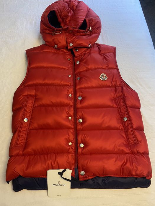 Moncler store billecart vest