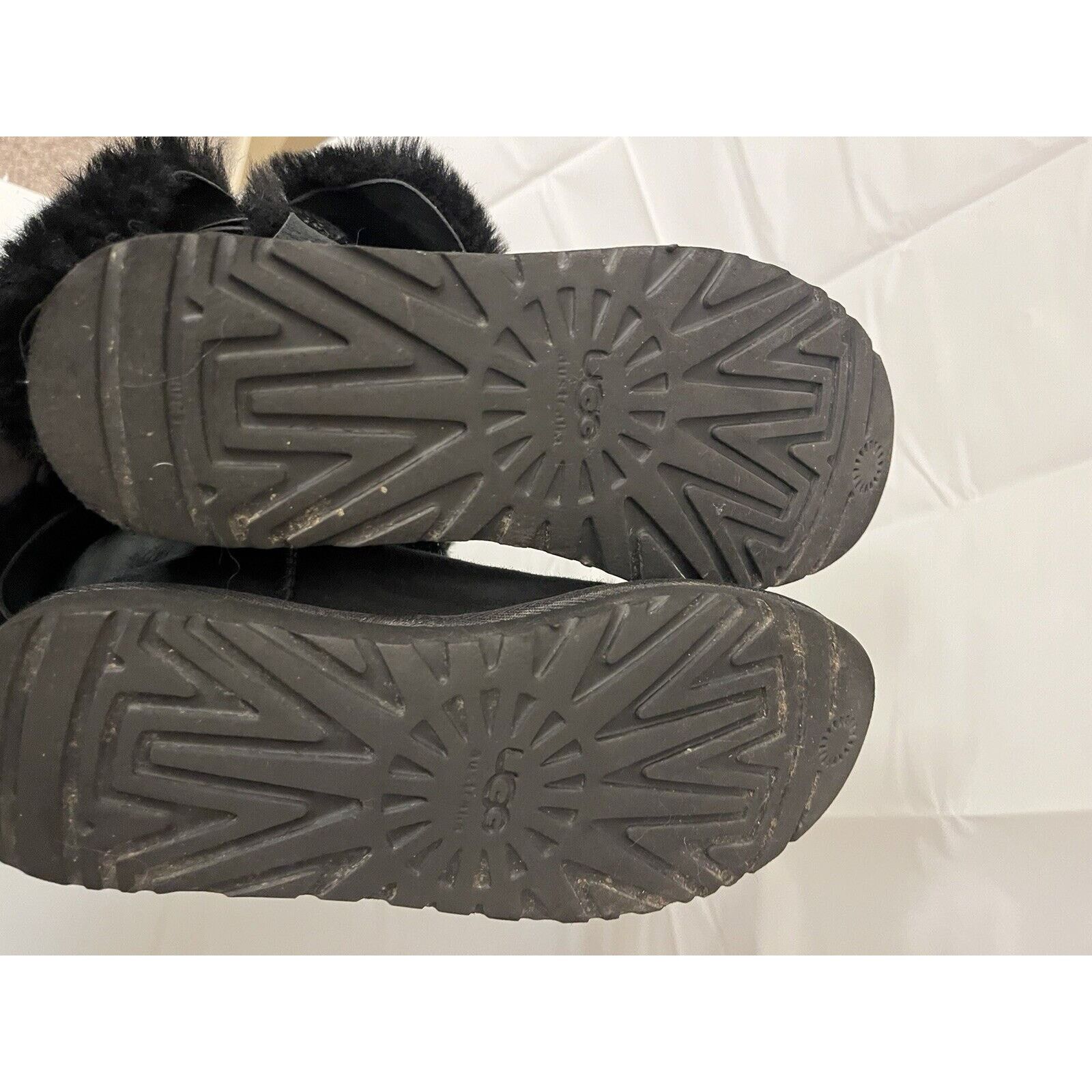 Ugg UGG Mini Bailey Button Black Sheepskin Women Size 8 Size US 8 / IT 38 - 6 Thumbnail