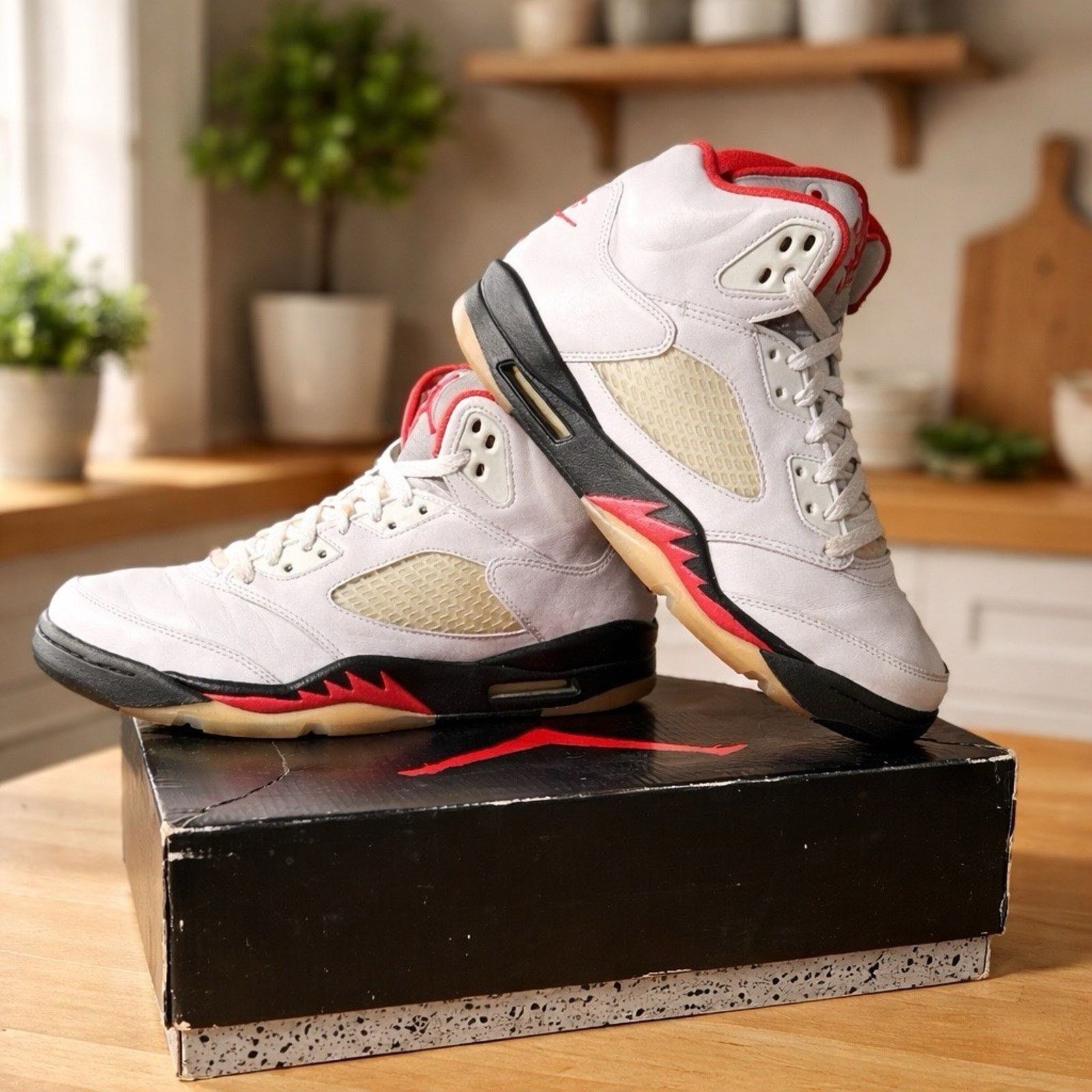 Jordan Brand Size 7.5 Men- Jordan 5 Retro Mid Fire Red OG BOX LACE LOCKS Size US 7.5 / EU 40-41 - 1 Thumbnail