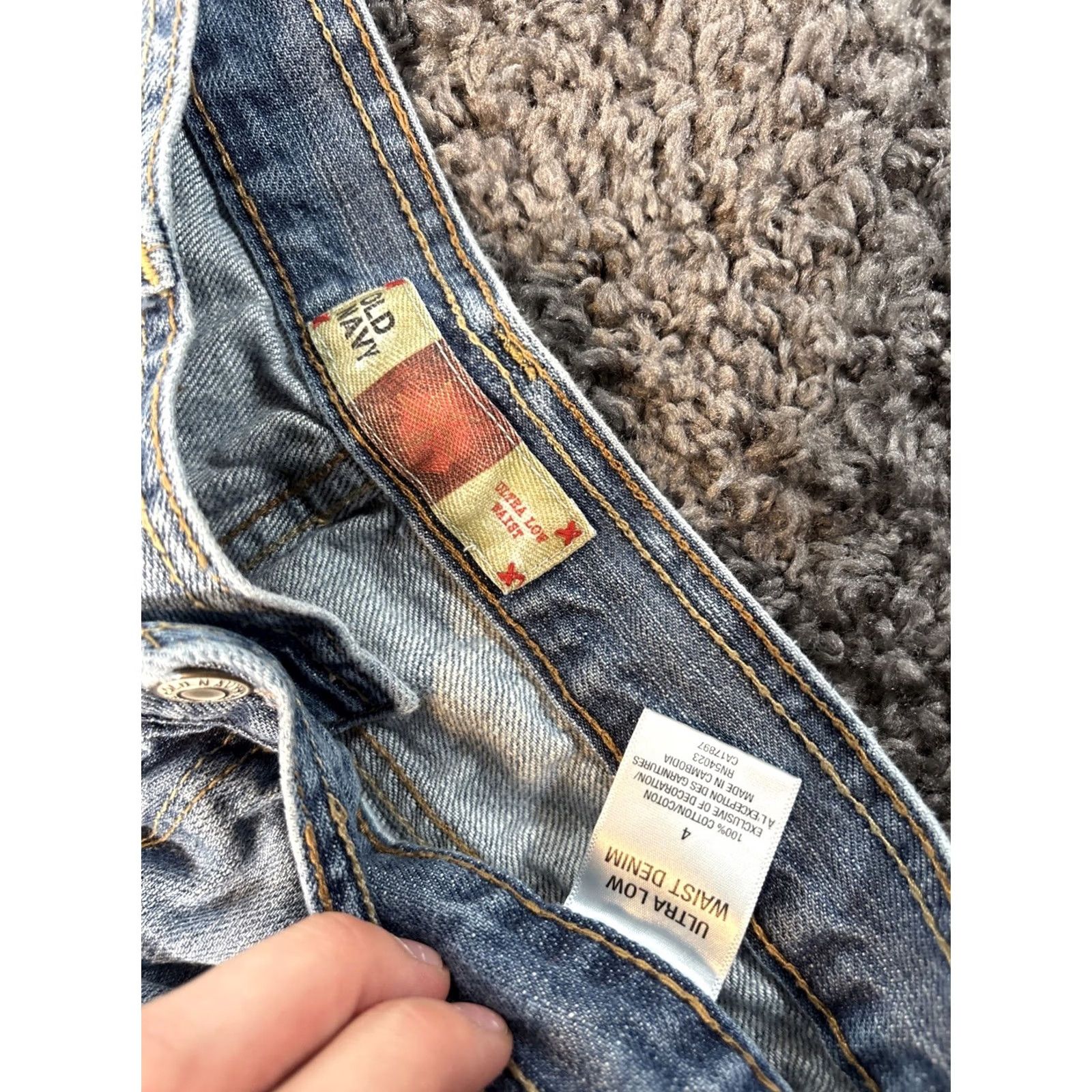 Old Navy VINTAGE Old Navy Low Rise Shorts Womens 30 Denim Light Wash Mini Frayed 90s Festival Size 30" / US 8 / IT 44 - 5 Thumbnail