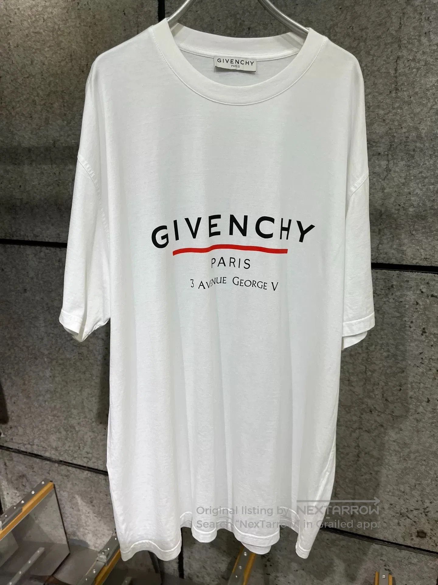 Givenchy Givenchy White Letter Short-Sleeve XL. Size US XL / EU 56 / 4 - 1 Thumbnail