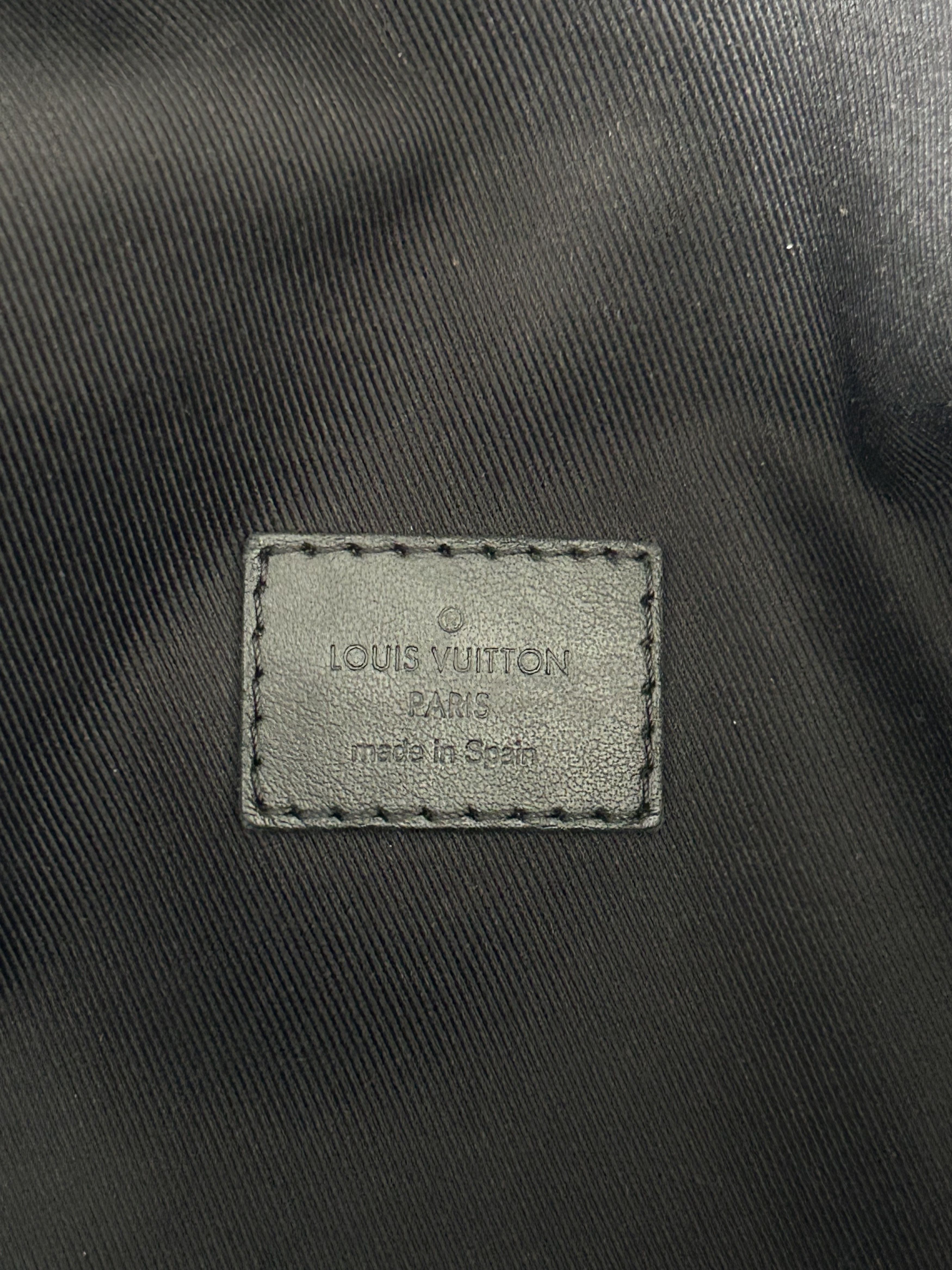 Louis Vuitton Louis Vuitton Monogram Eclipse Discovery Bumbag Size ONE SIZE - 3 Thumbnail