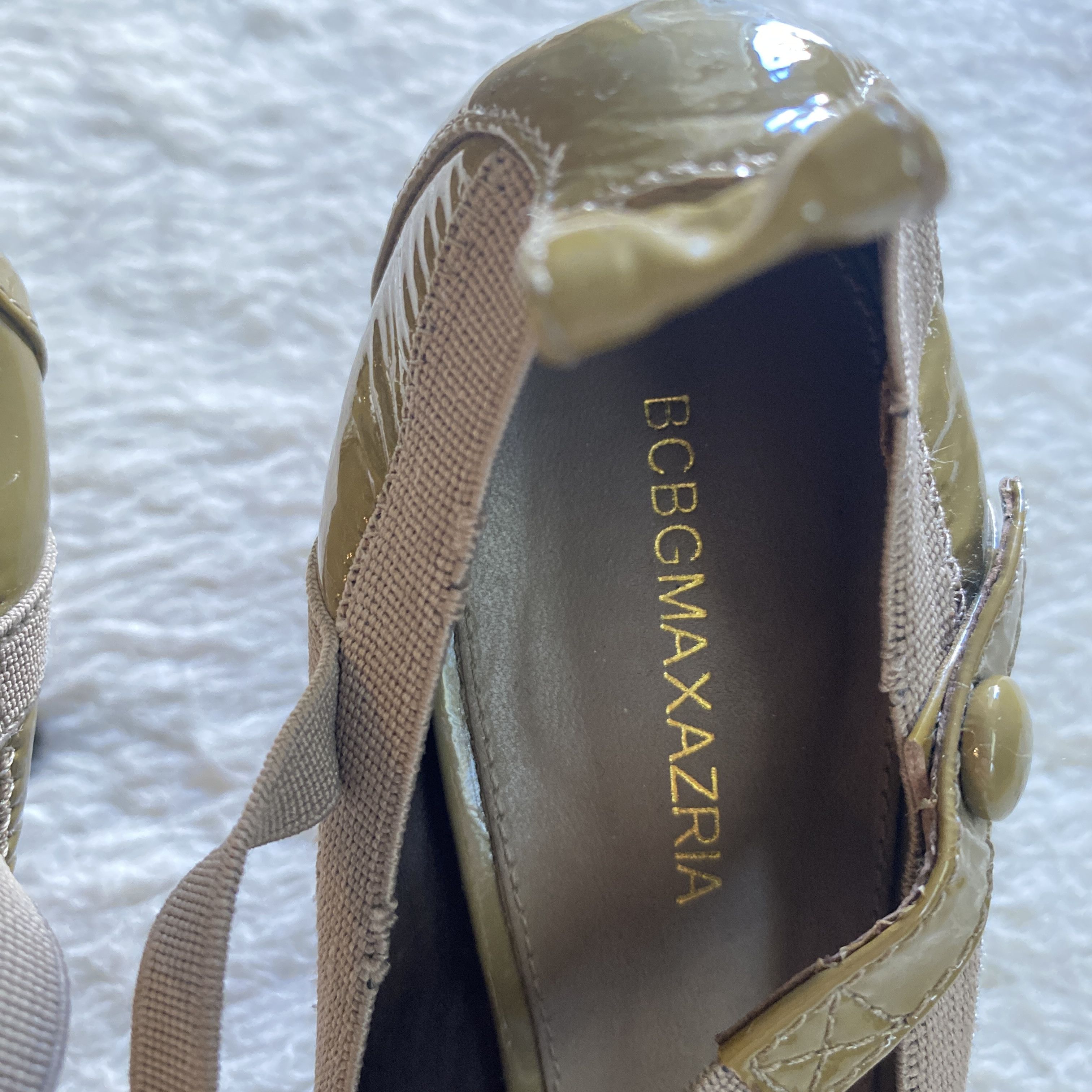 Bcbgmaxazria BCBGMAXAZRIA Olive Patent Leather Mary Jane Heels Size US 5.5 / IT 35.5 - 17 Thumbnail