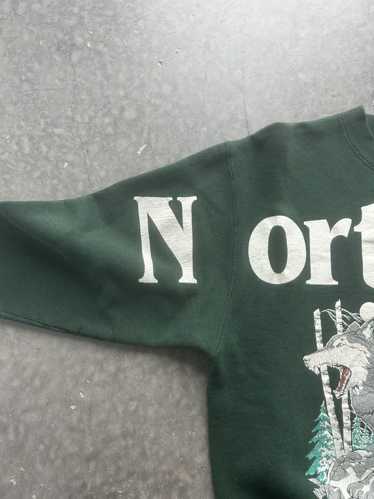 Fruit Of The Loom × Vintage Vintage 90s Northern Wolf Sweatshirt Size US L / EU 52-54 / 3 - 3 Thumbnail