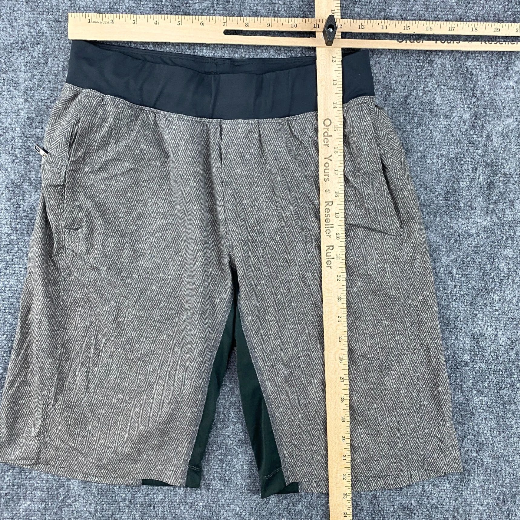 Lululemon Lululemon Shorts Mens Small S Grey Herringbone Stretch Activewear Gym Running Pockets Drawstring Regular Waist 26in Size US 29 - 4 Thumbnail