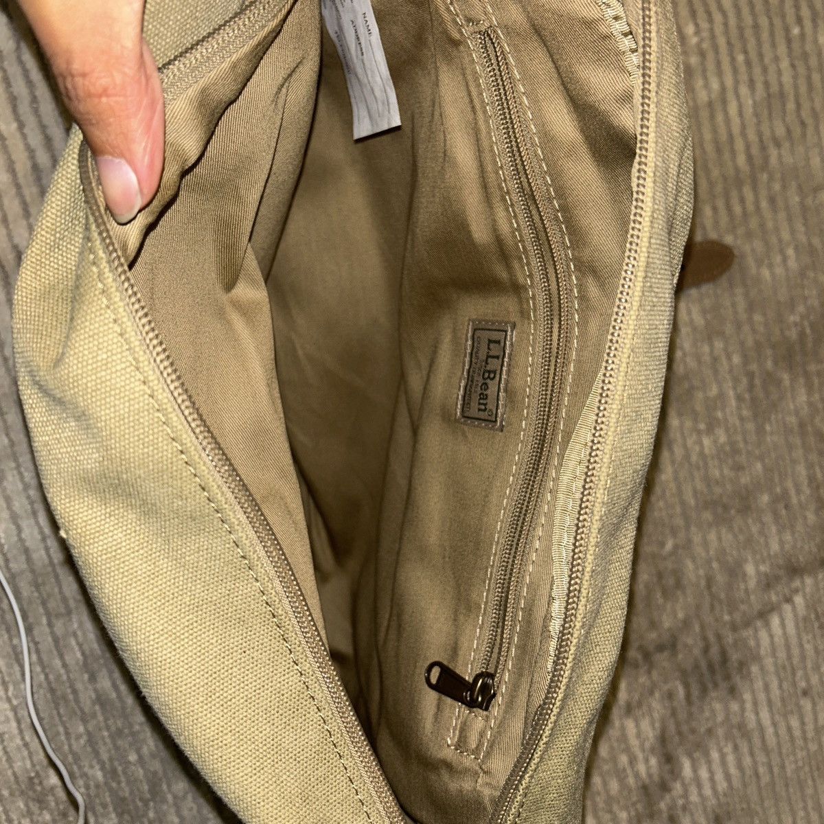 L.L. Bean Love and Other Drugs ‘09 Crew vintage L.L.Bean Messenger Bag Size ONE SIZE - 8 Thumbnail