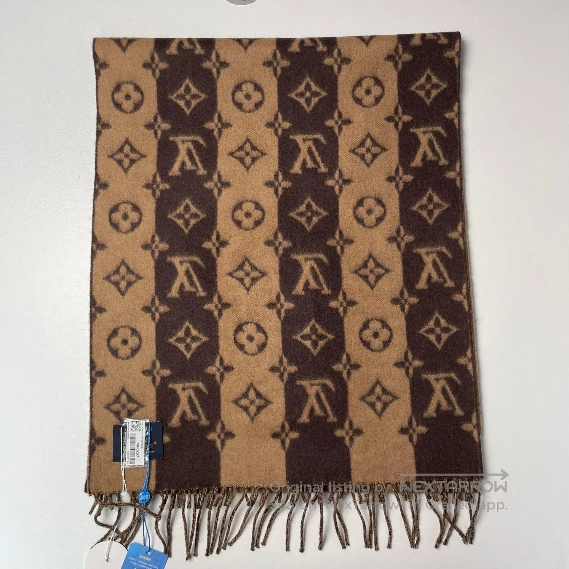 Louis Vuitton Louis Vuitton Brown and khaki color block heart little tig Size ONE SIZE - 5 Thumbnail